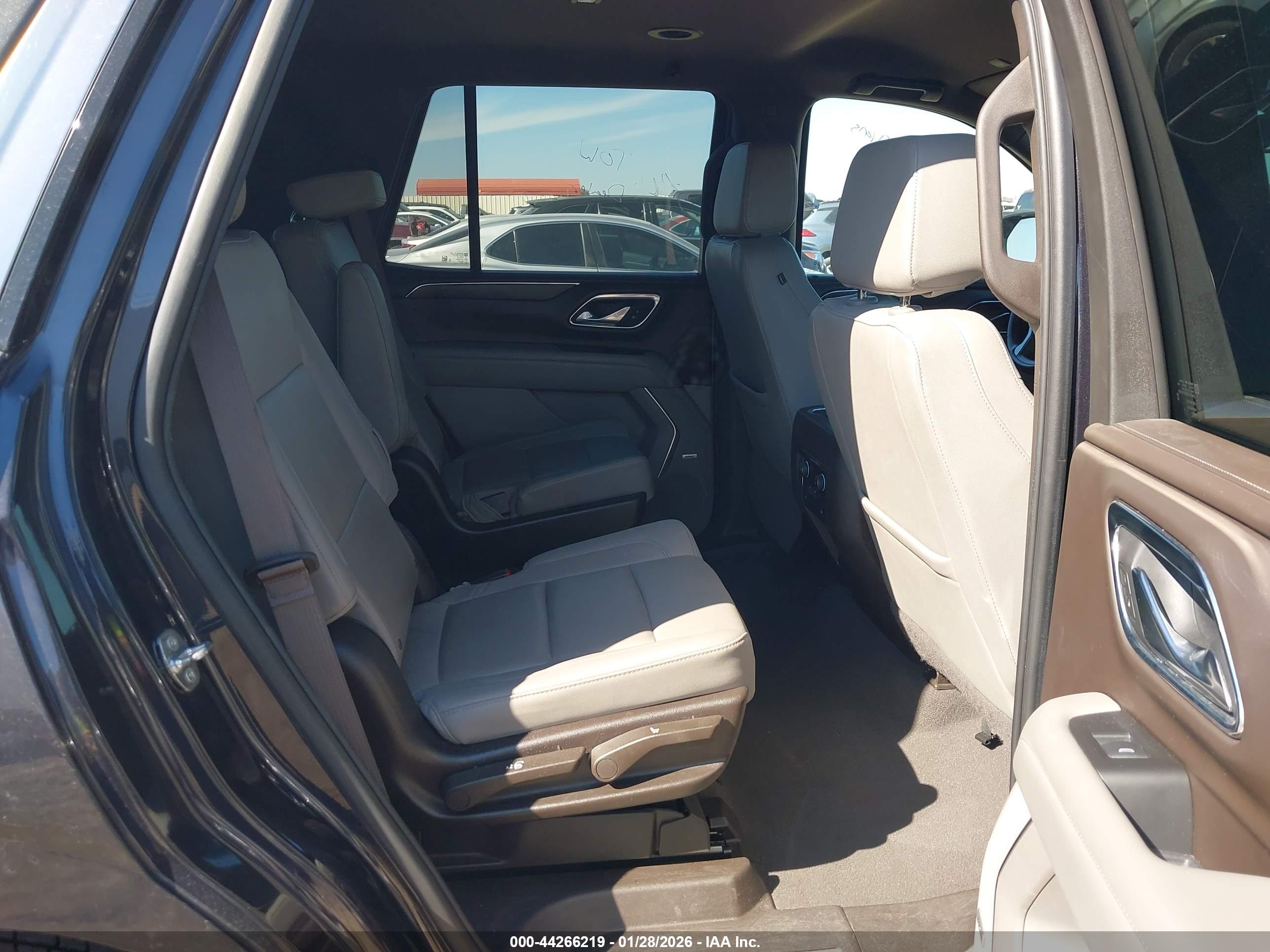 CHEVROLET TAHOE image 8