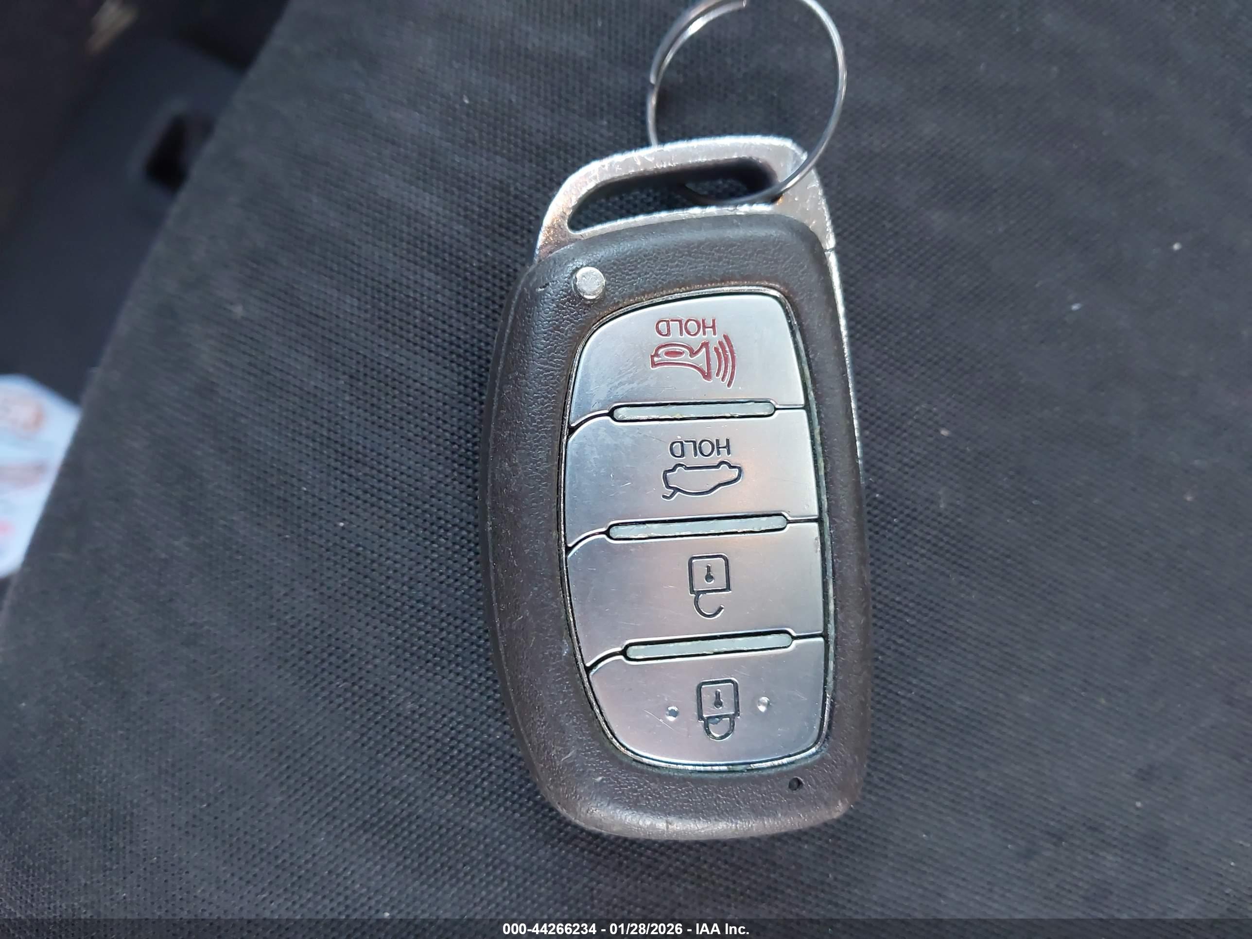 HYUNDAI ELANTRA image 11