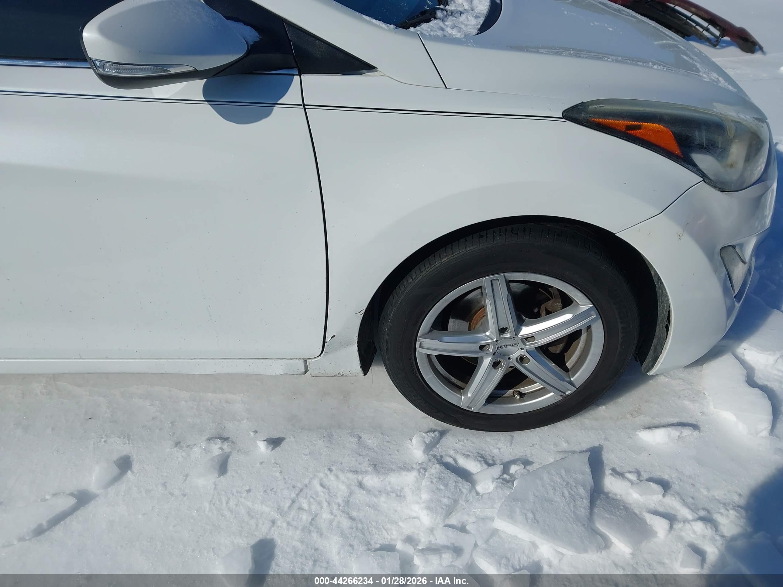 HYUNDAI ELANTRA image 6