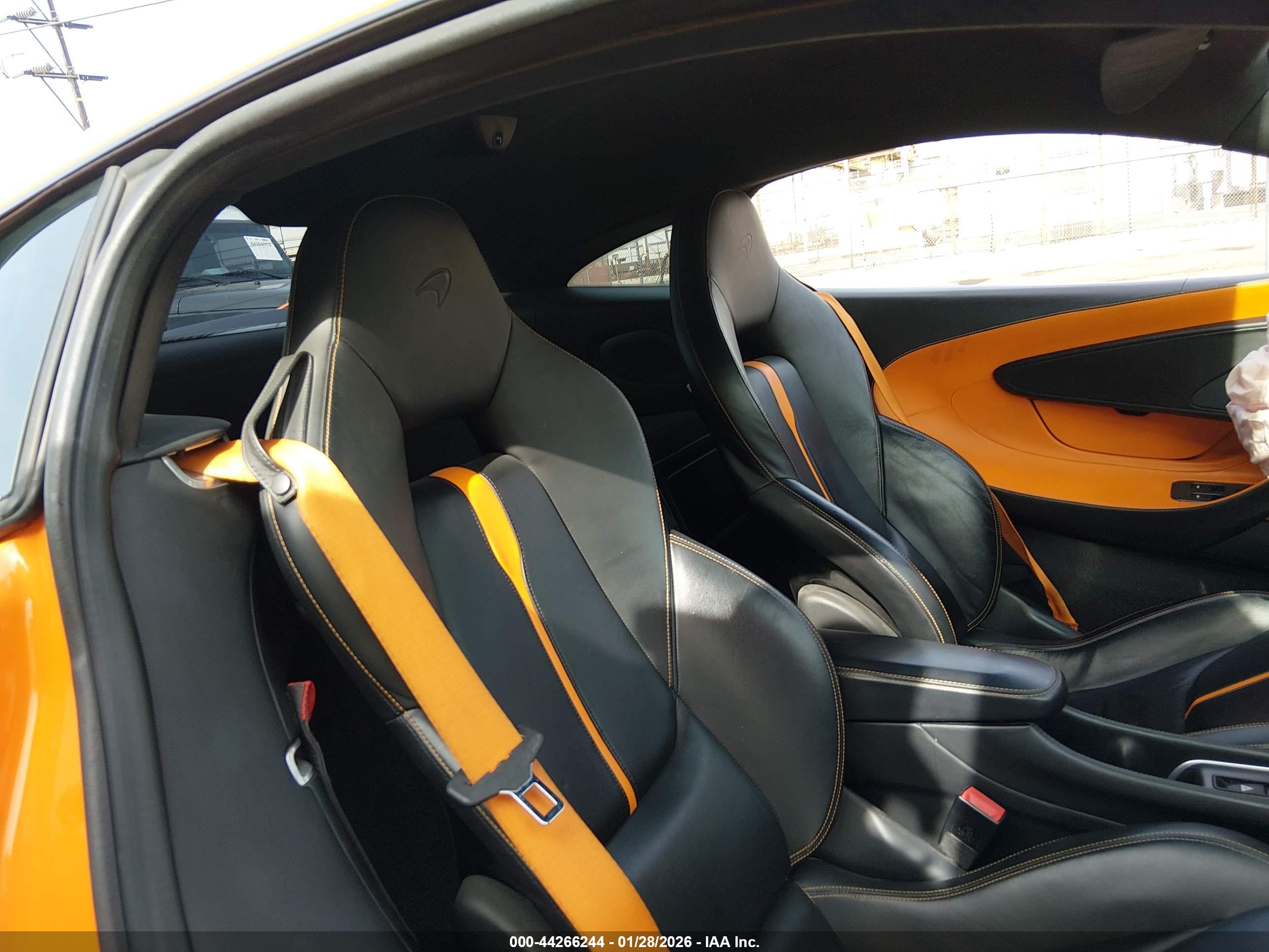 MCLAREN 570S image 8