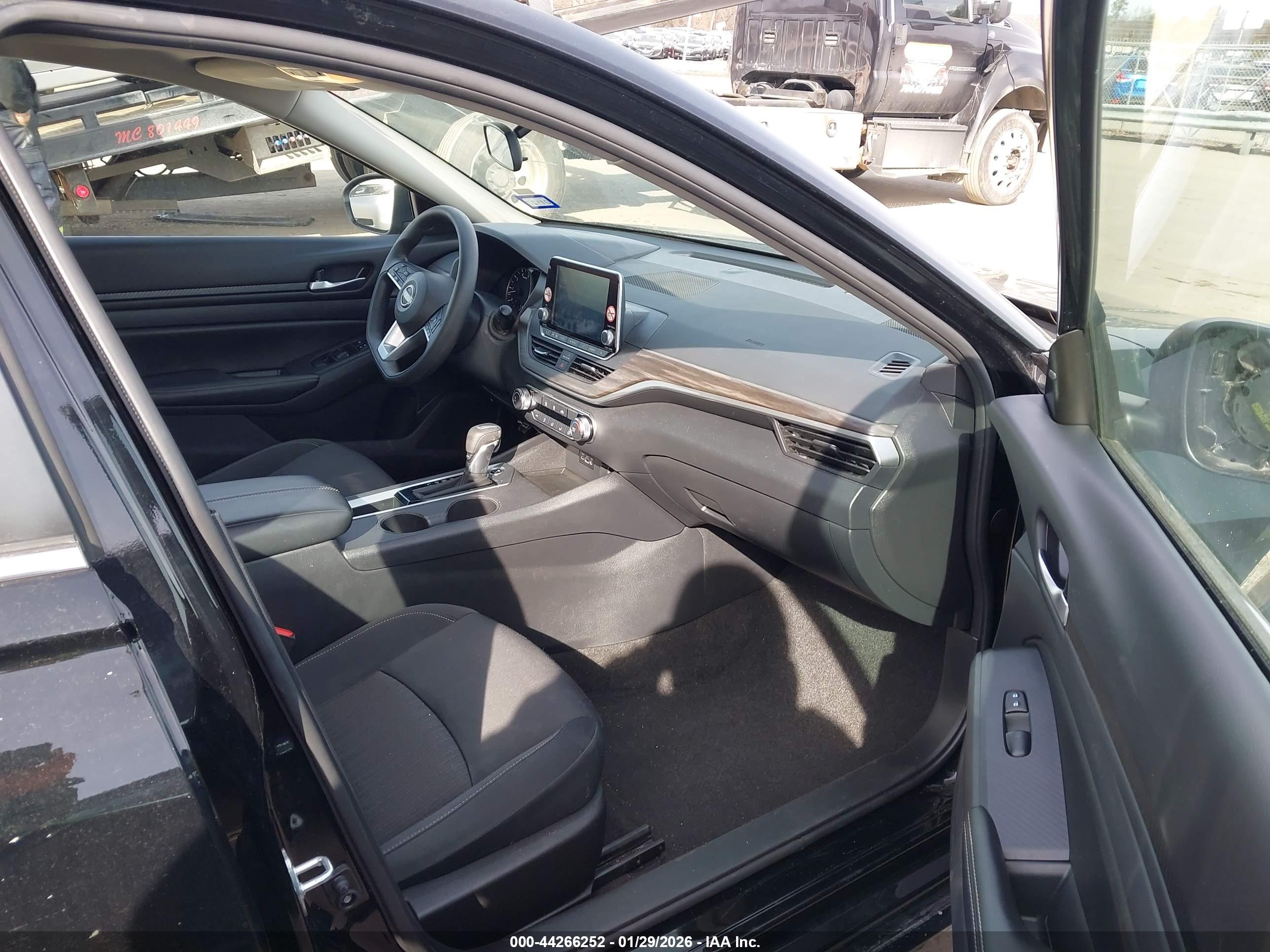 NISSAN ALTIMA image 5