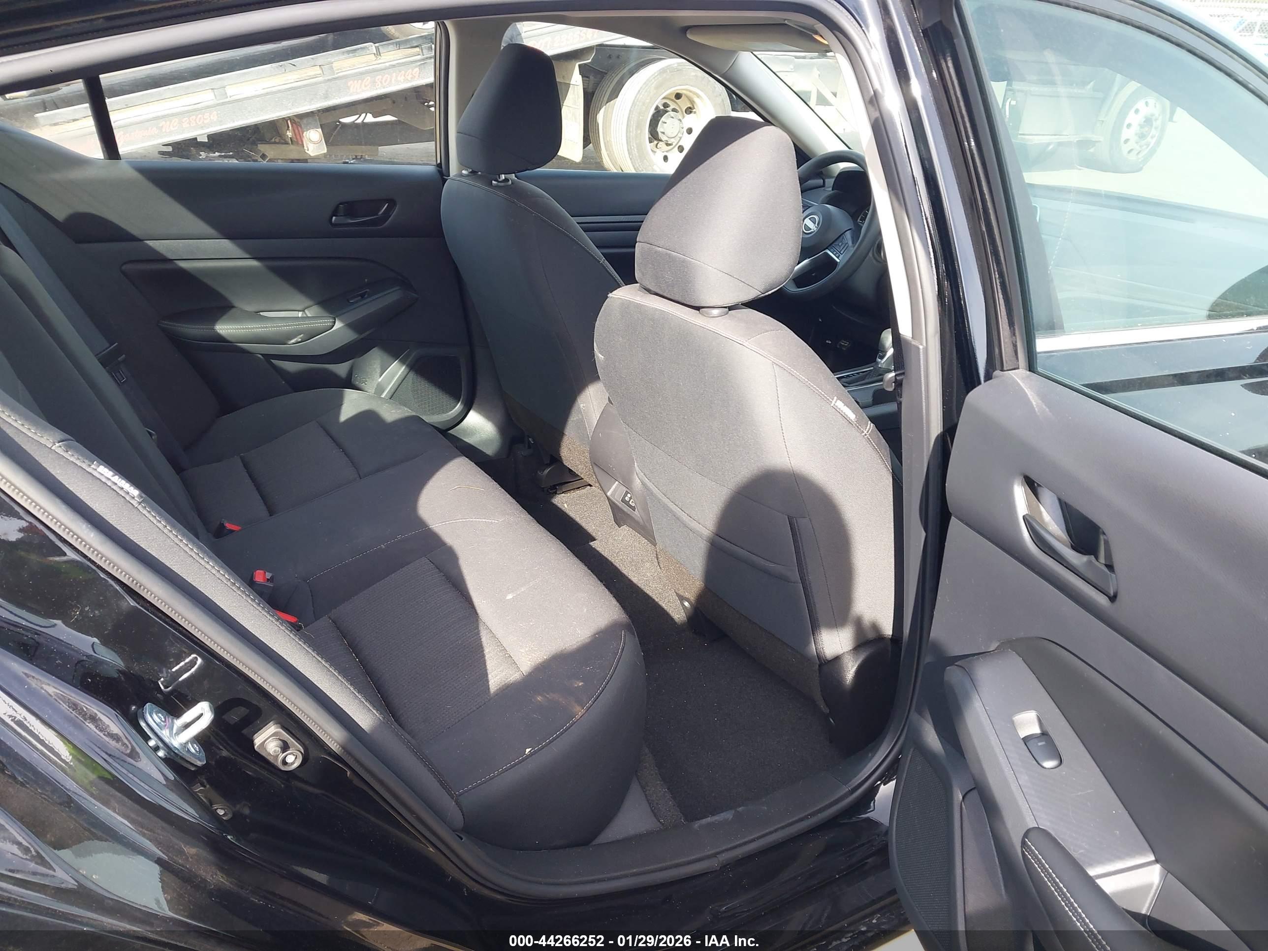NISSAN ALTIMA image 8