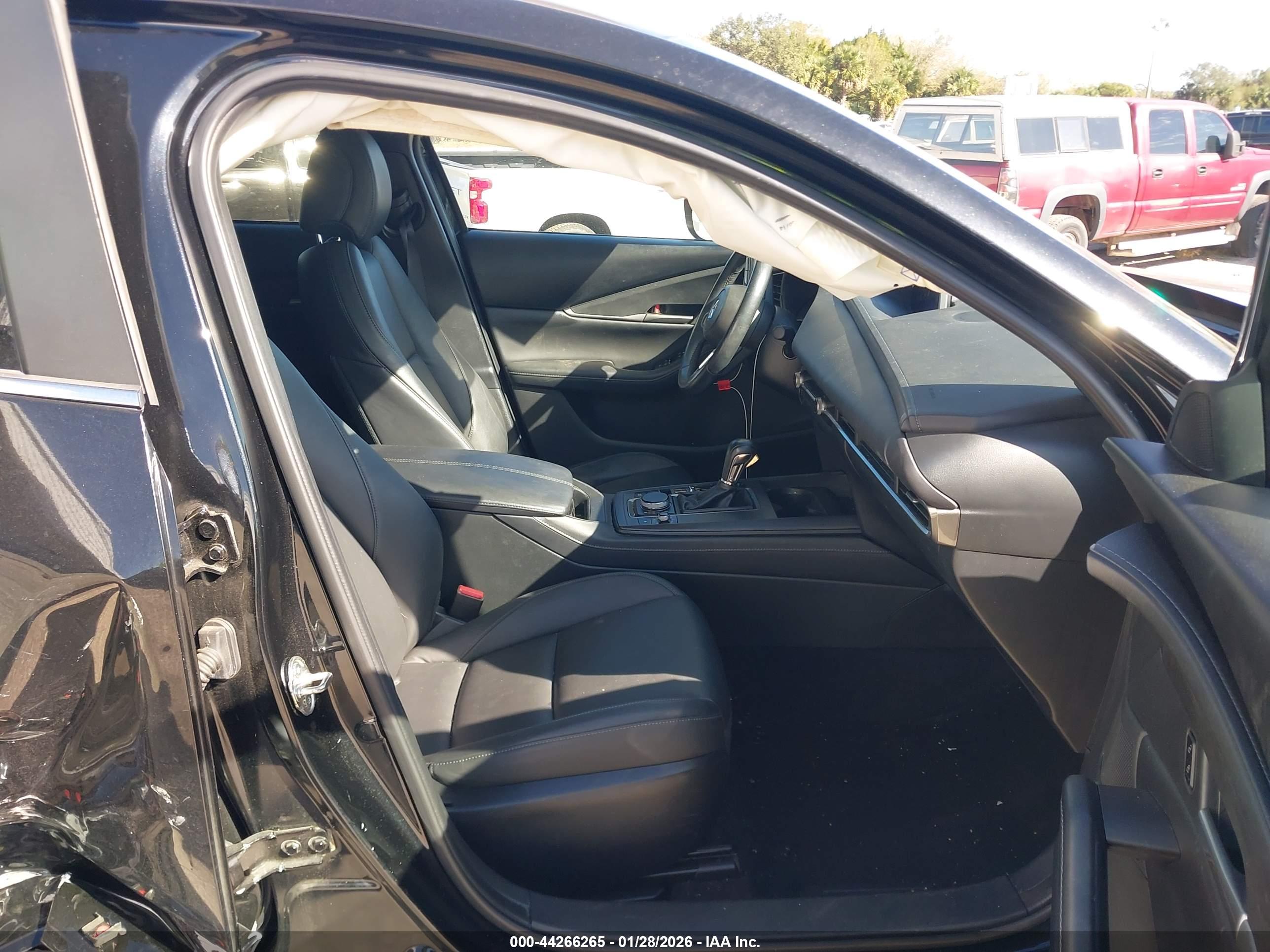 MAZDA CX-30 image 5