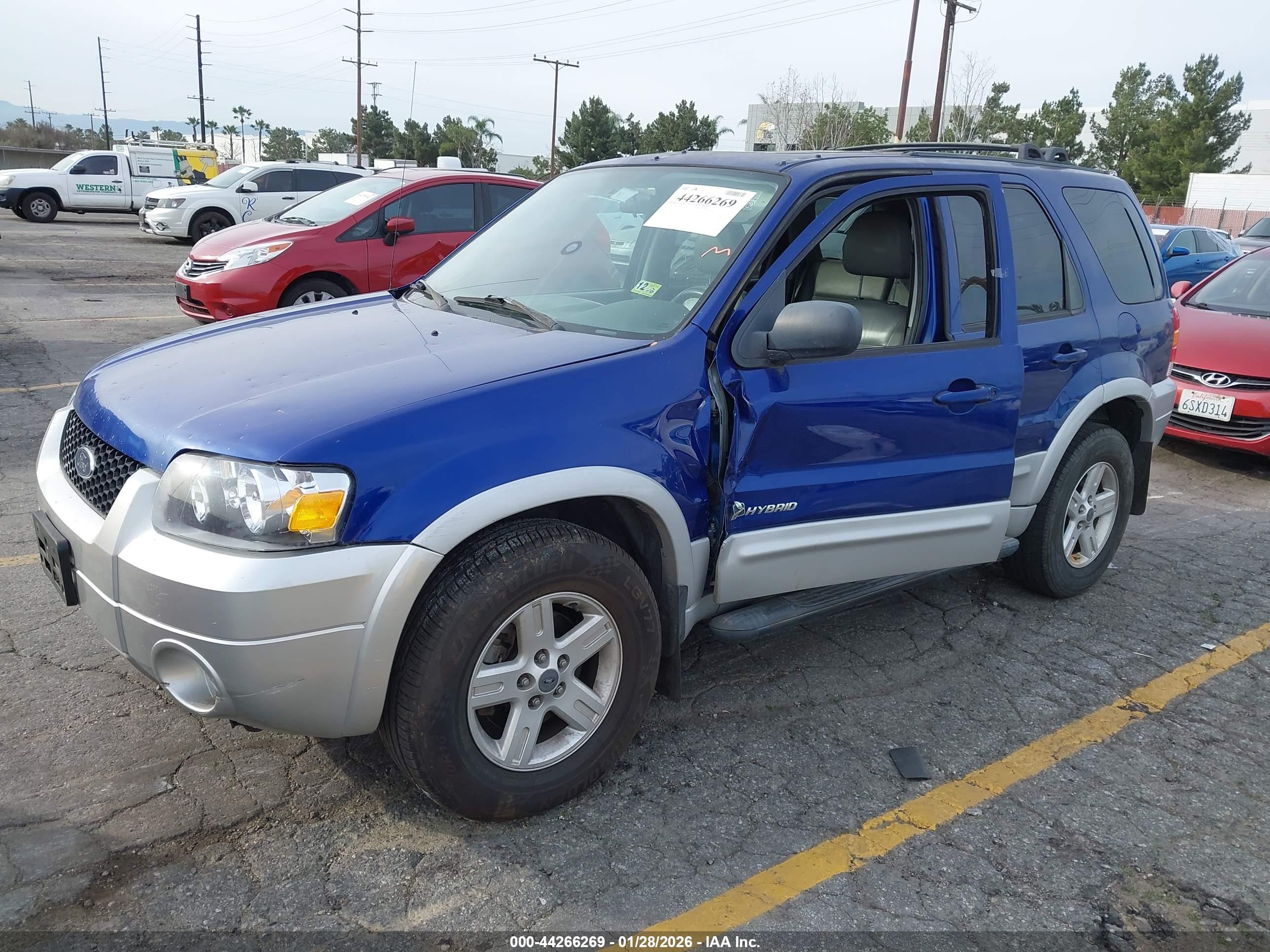 FORD ESCAPE image 2