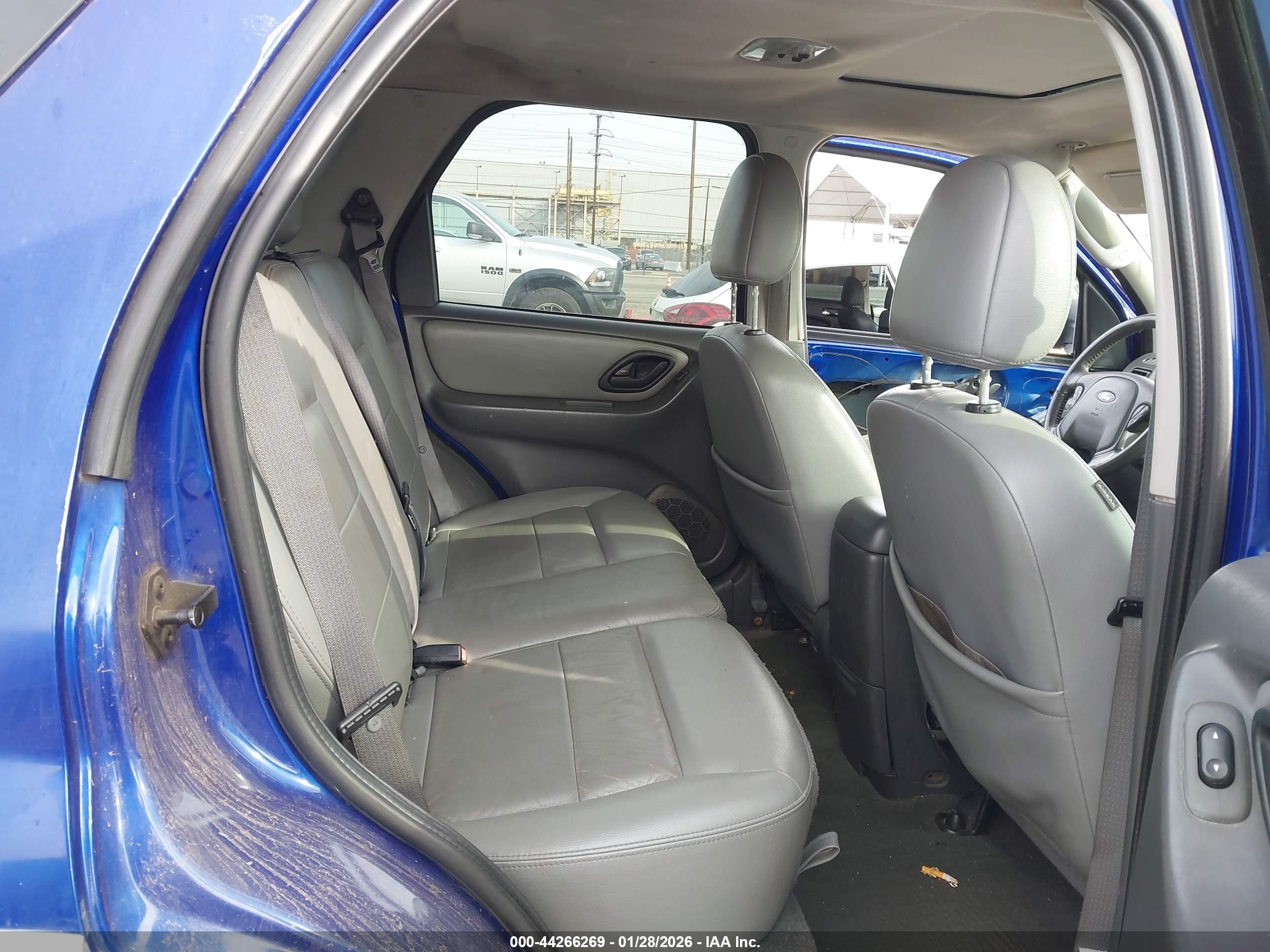 FORD ESCAPE image 8