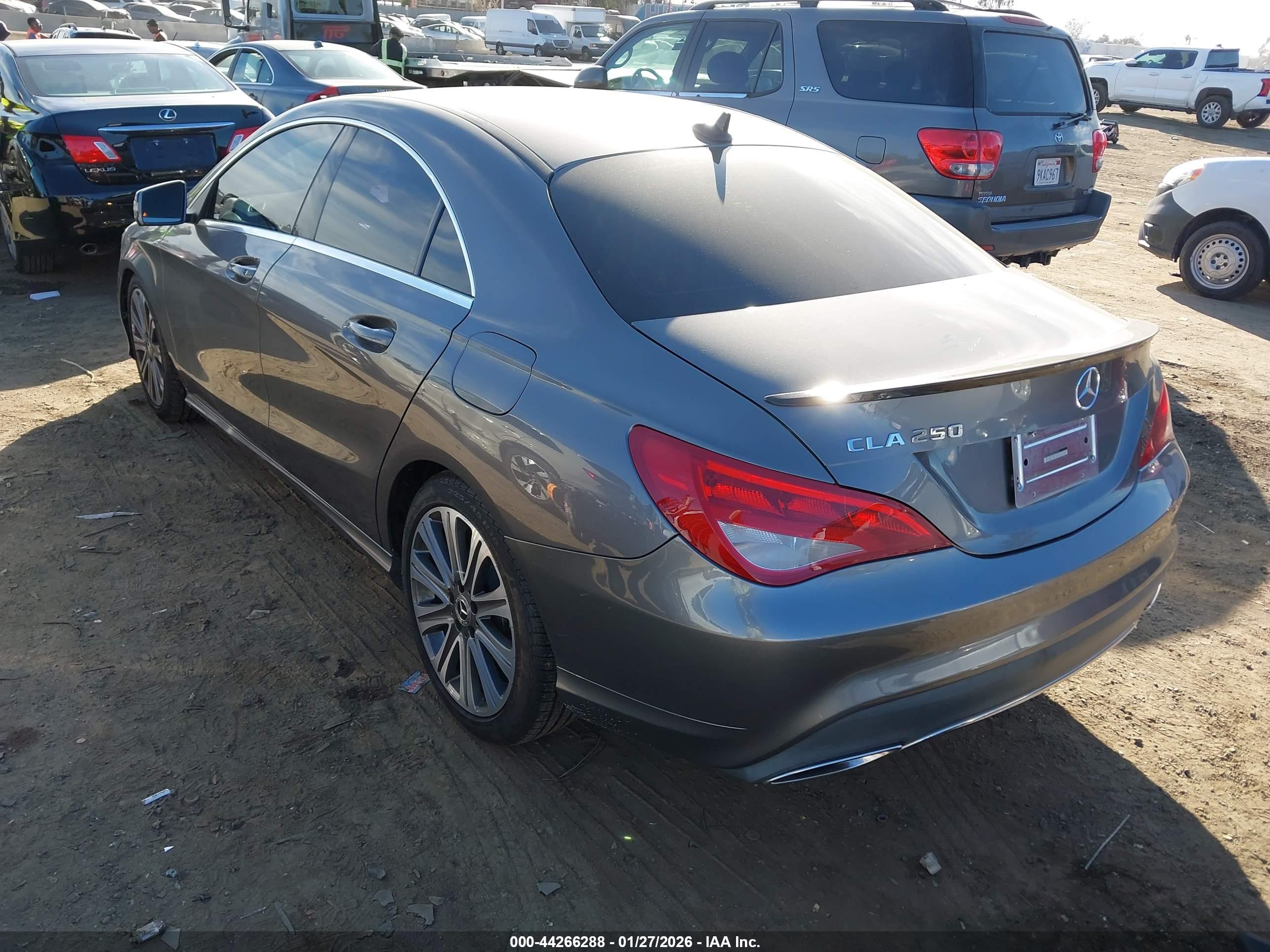 MERCEDES-BENZ CLA image 3