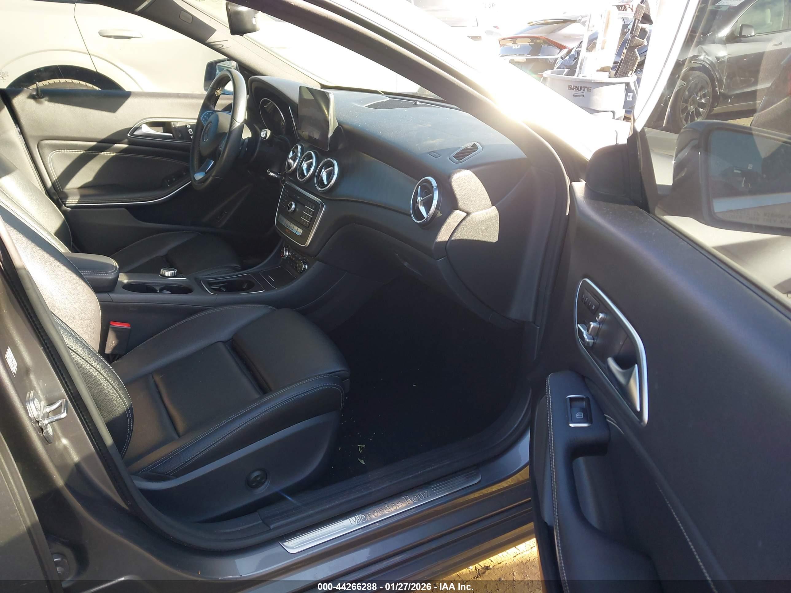 MERCEDES-BENZ CLA image 5