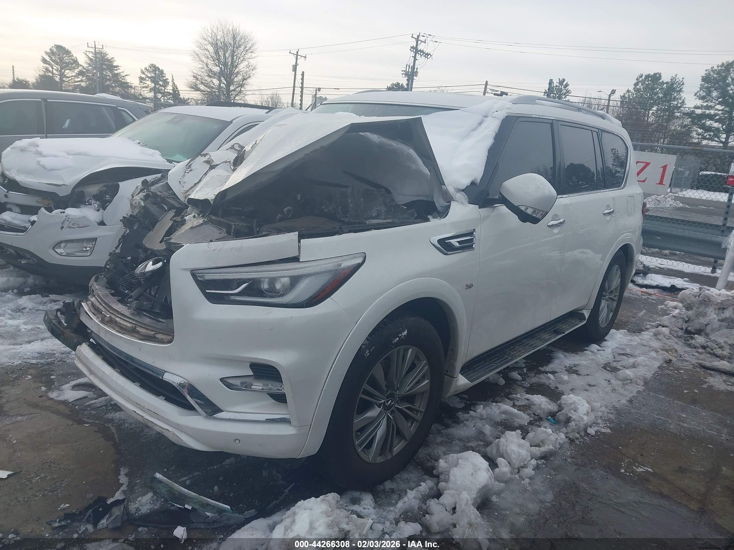 INFINITI QX80 image 2