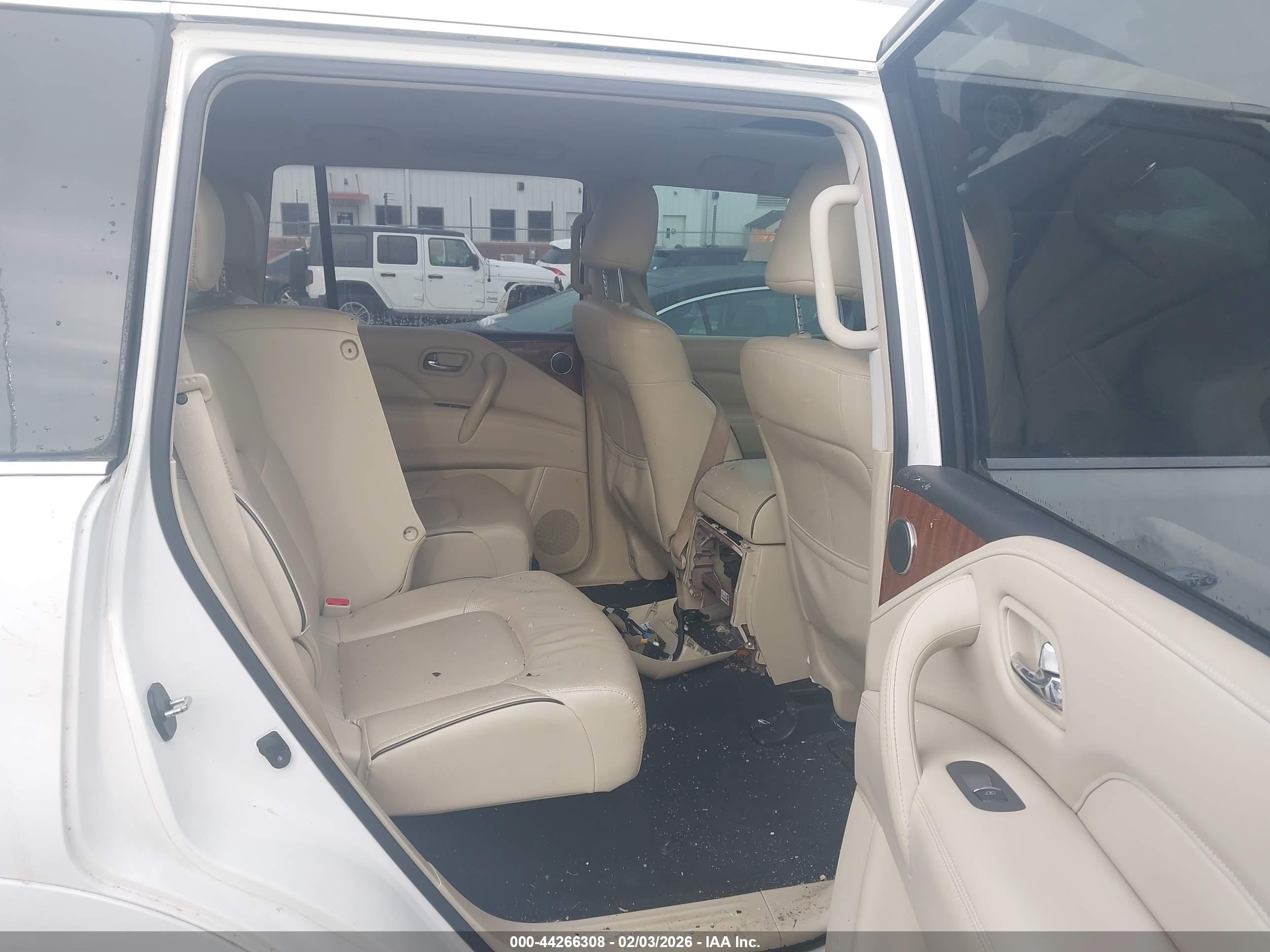 INFINITI QX80 image 8