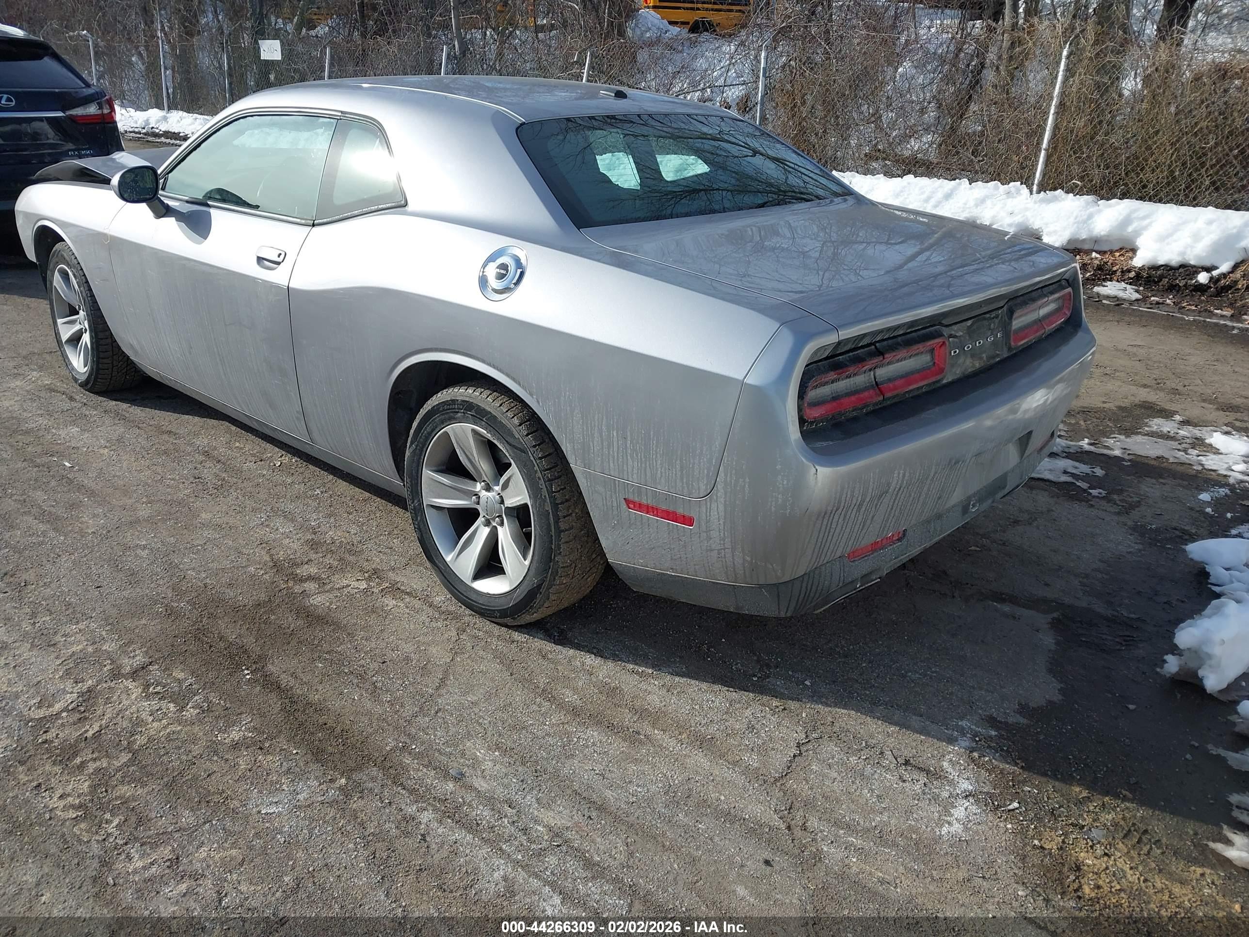 DODGE CHALLENGER image 3