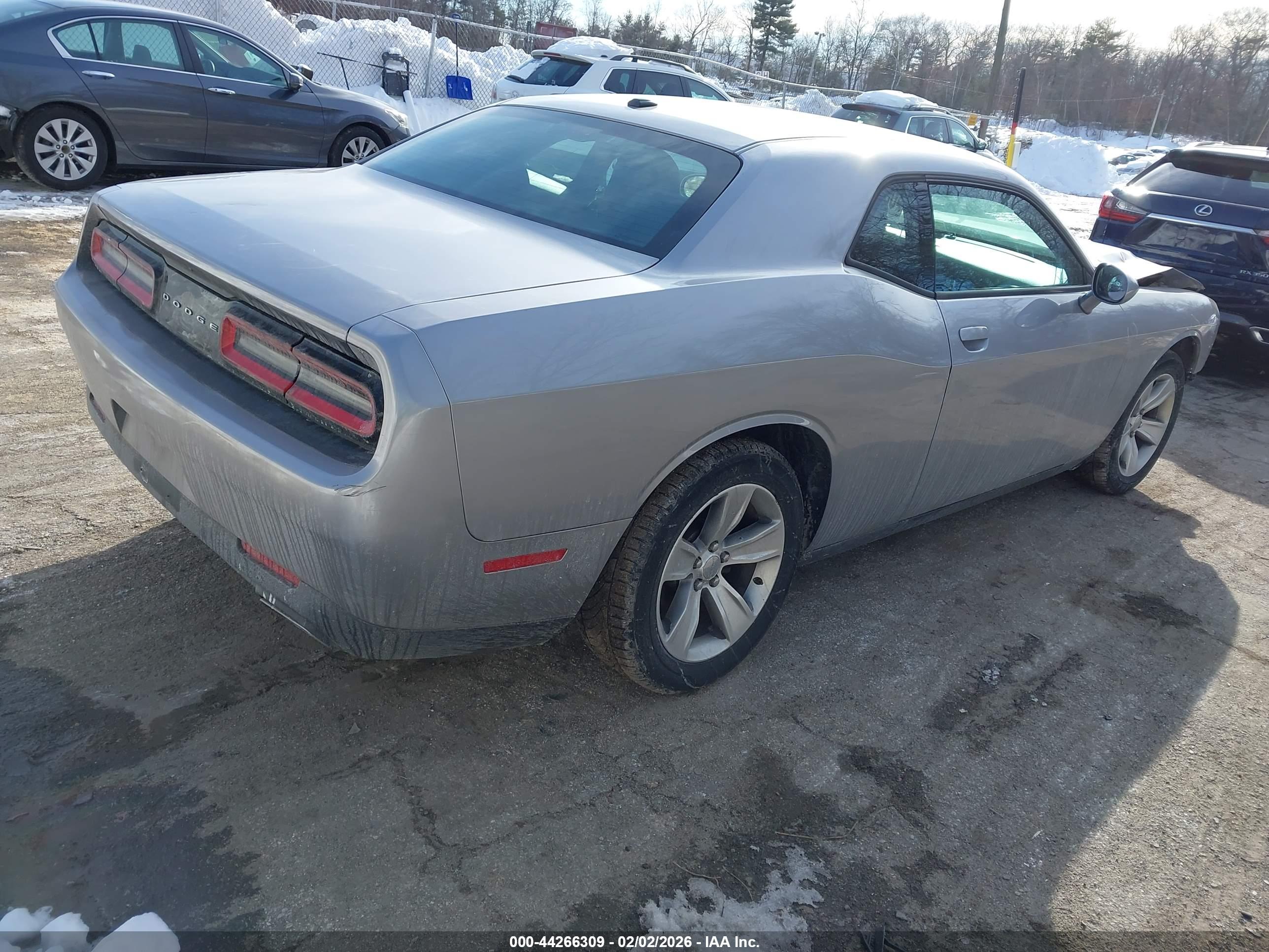 DODGE CHALLENGER image 4