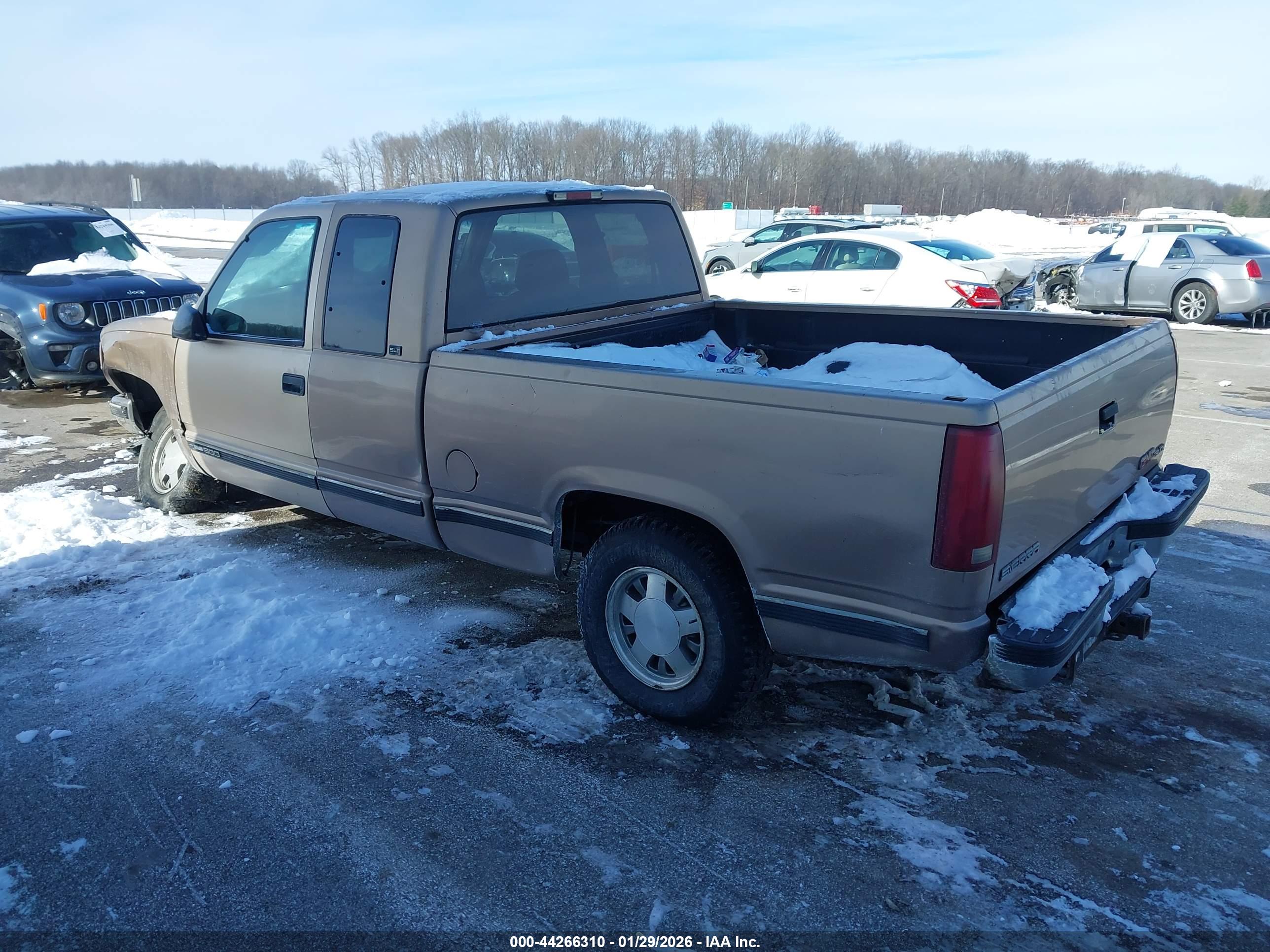 GMC SIERRA image 3