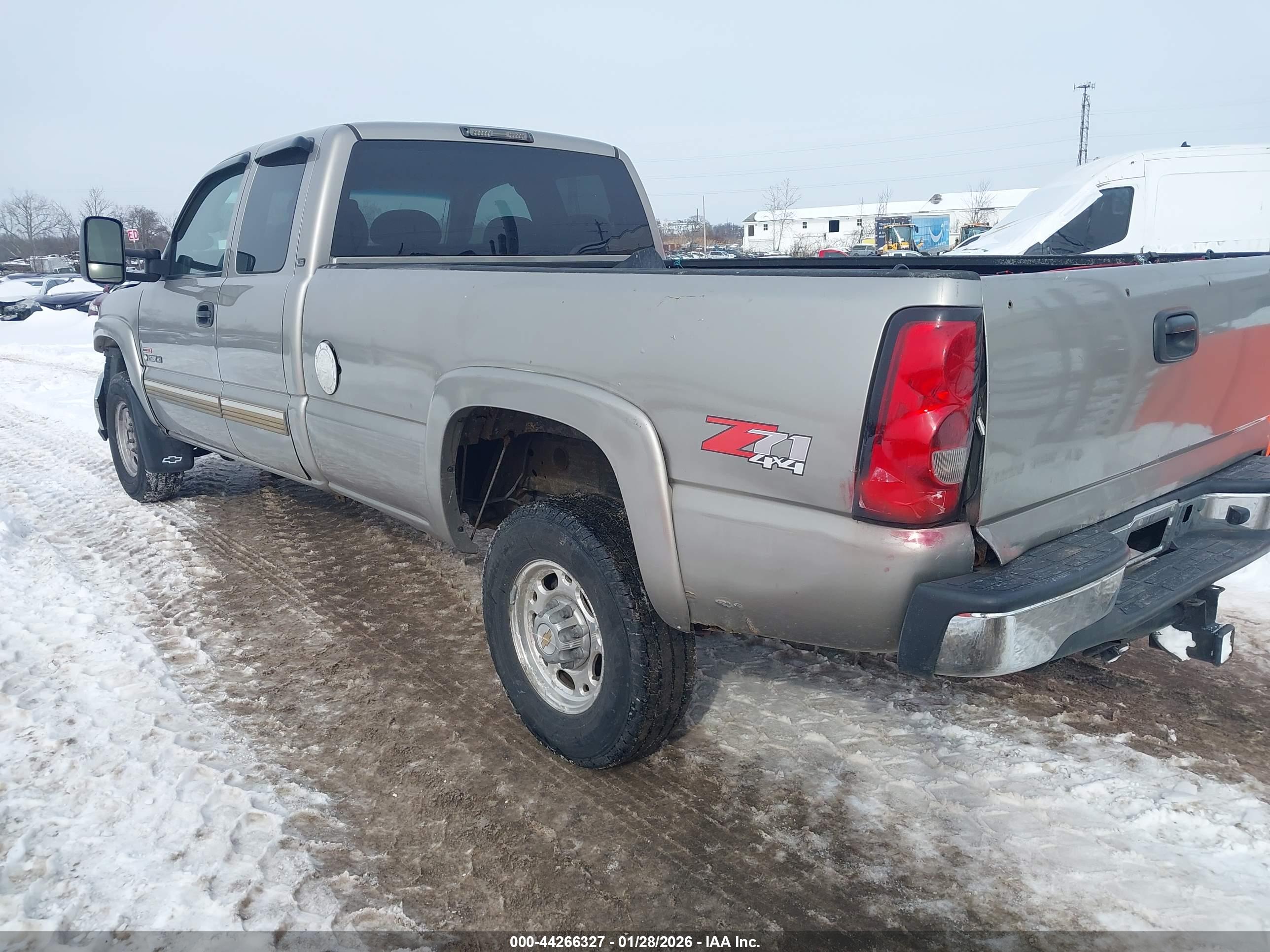 CHEVROLET SILVERADO image 3