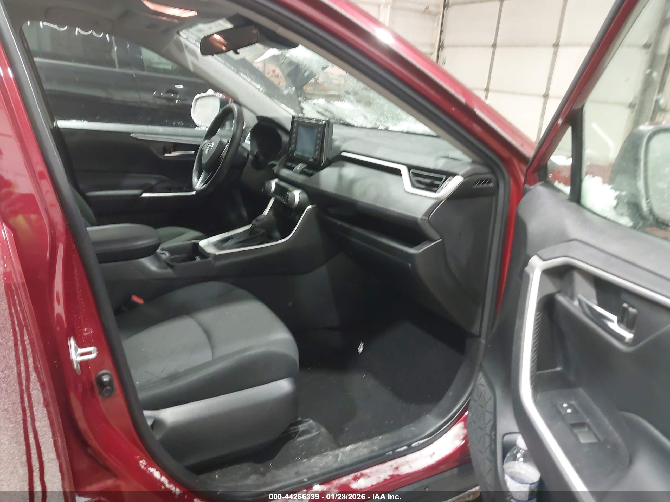 TOYOTA RAV4 image 5