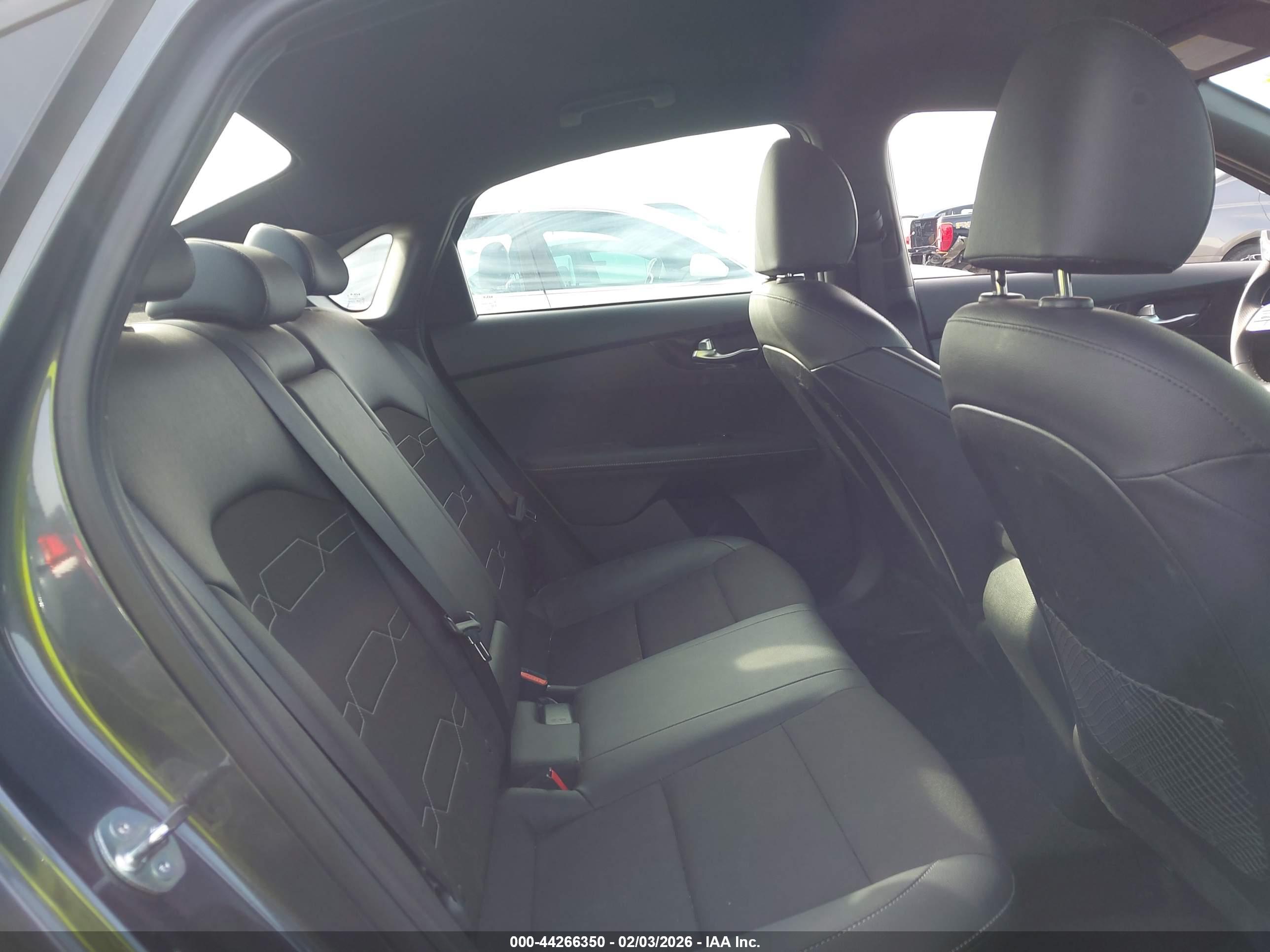 KIA FORTE image 8