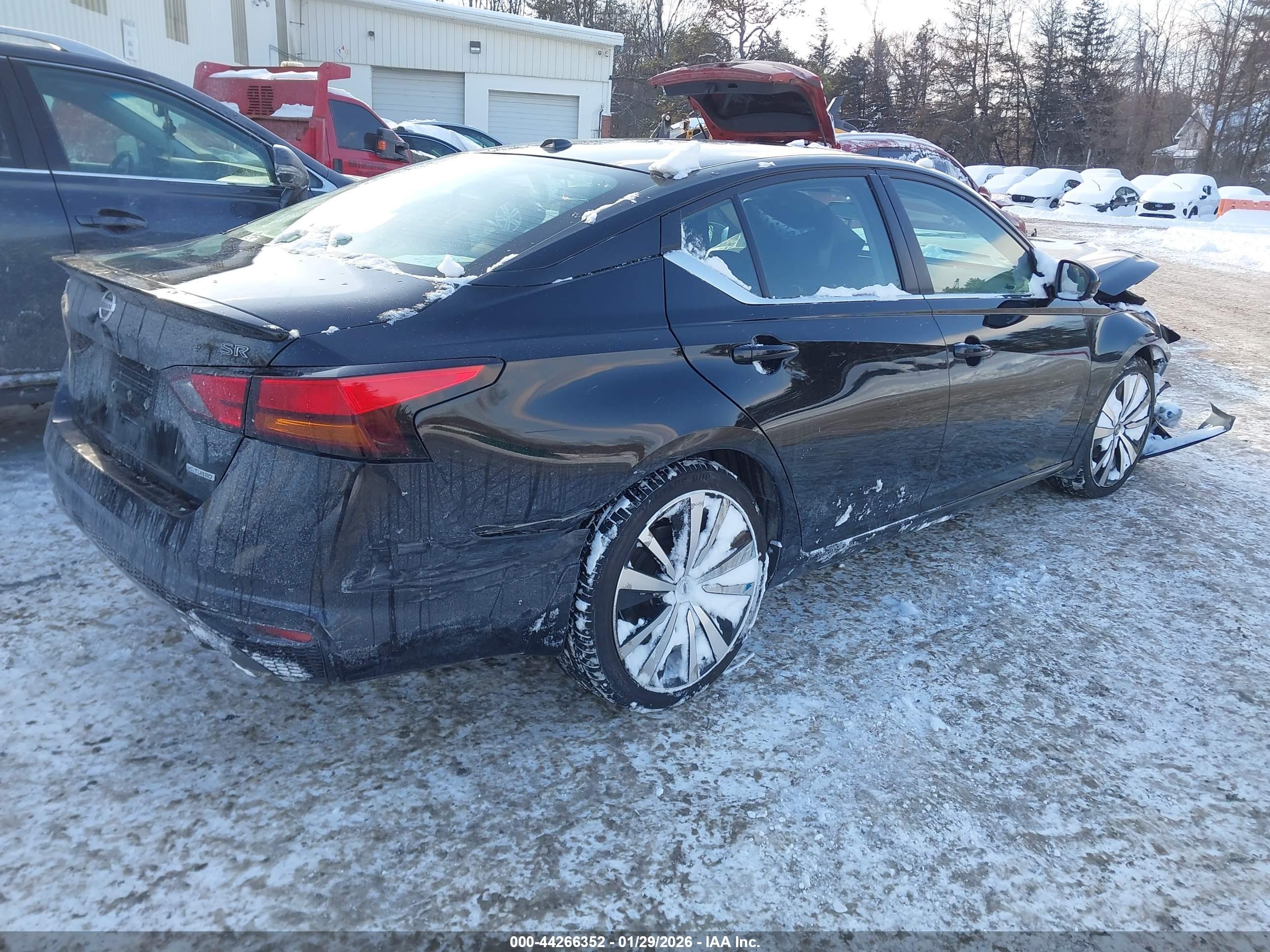 NISSAN ALTIMA image 4
