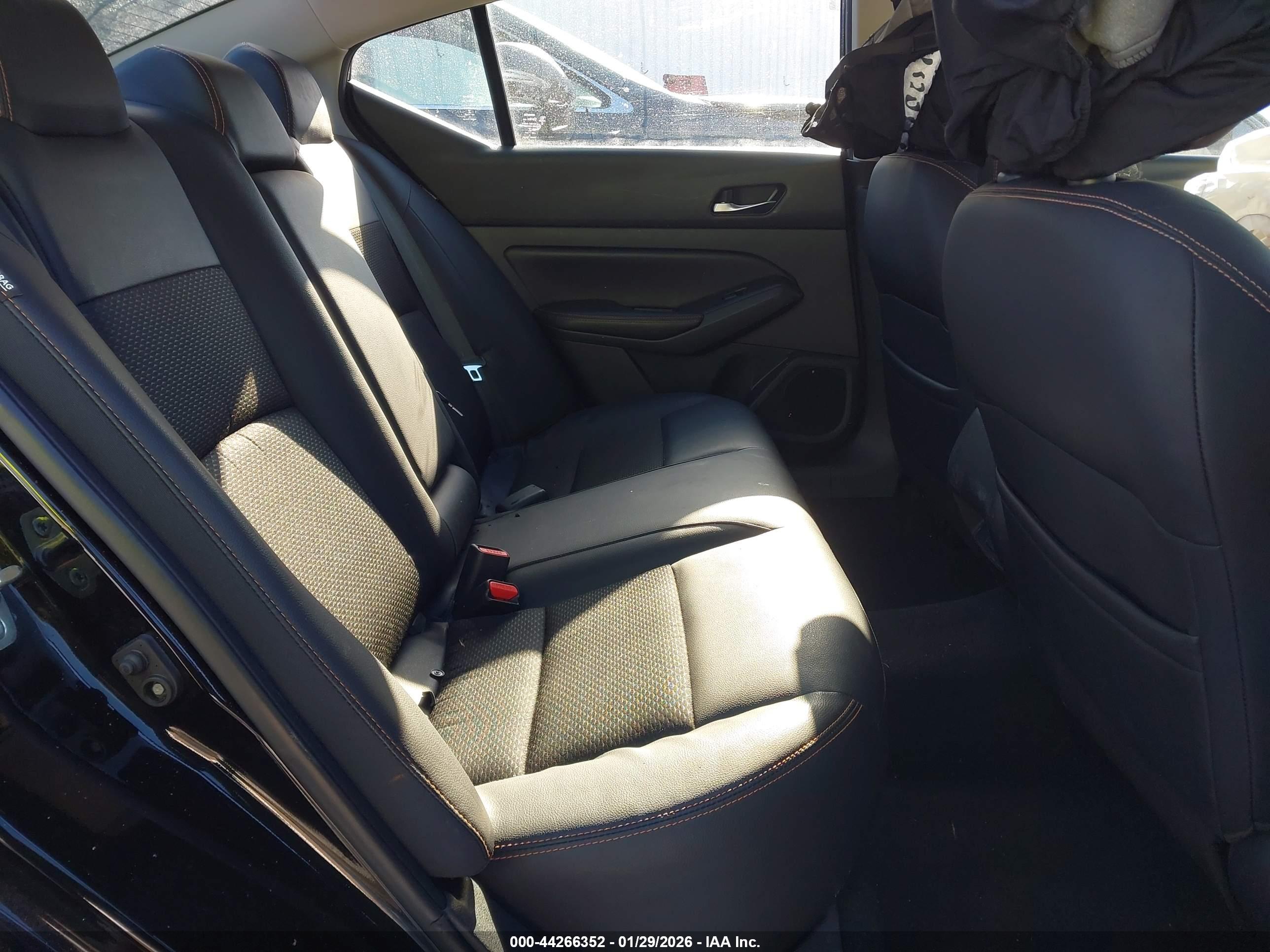 NISSAN ALTIMA image 8