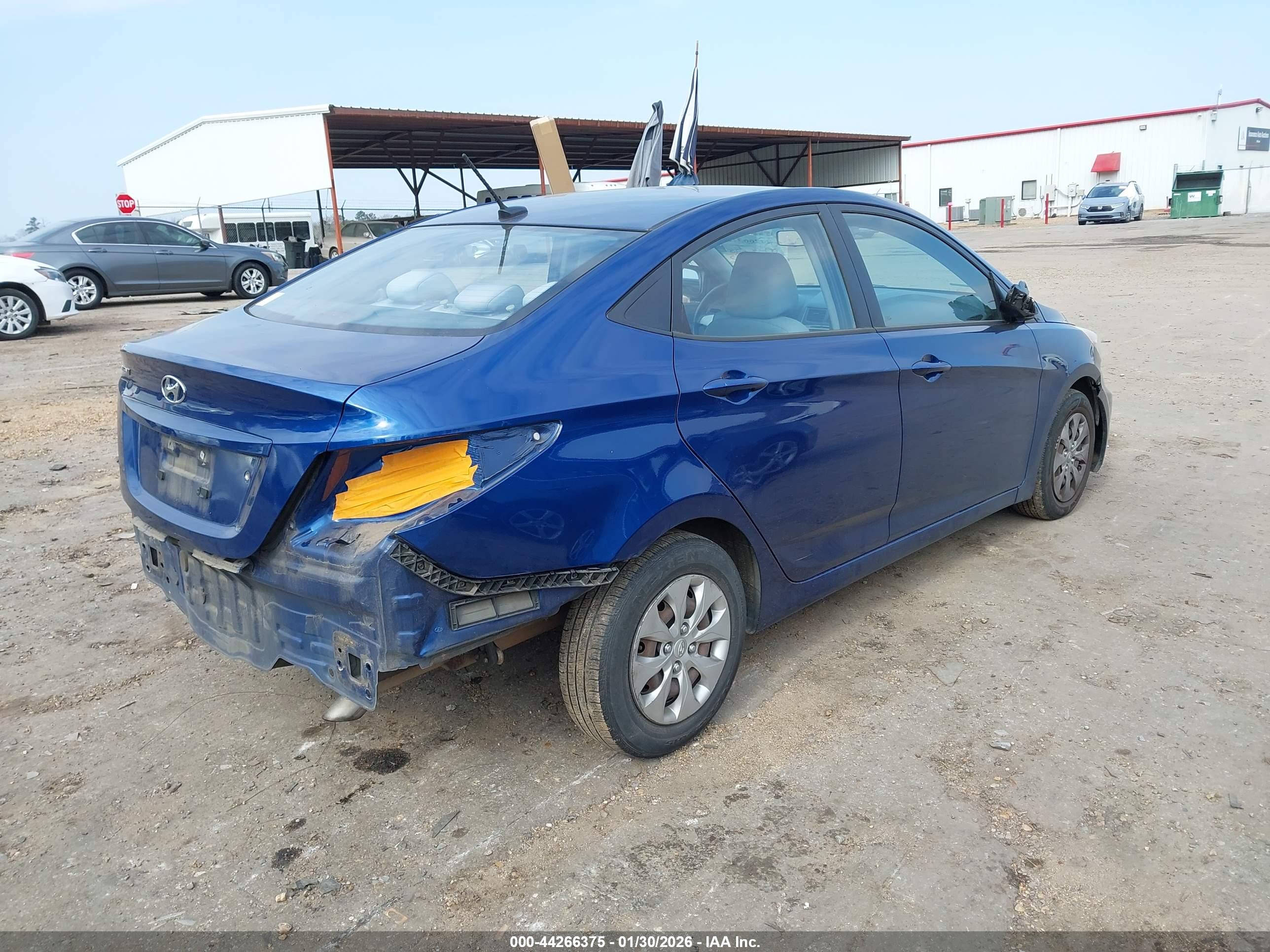 HYUNDAI ACCENT image 4
