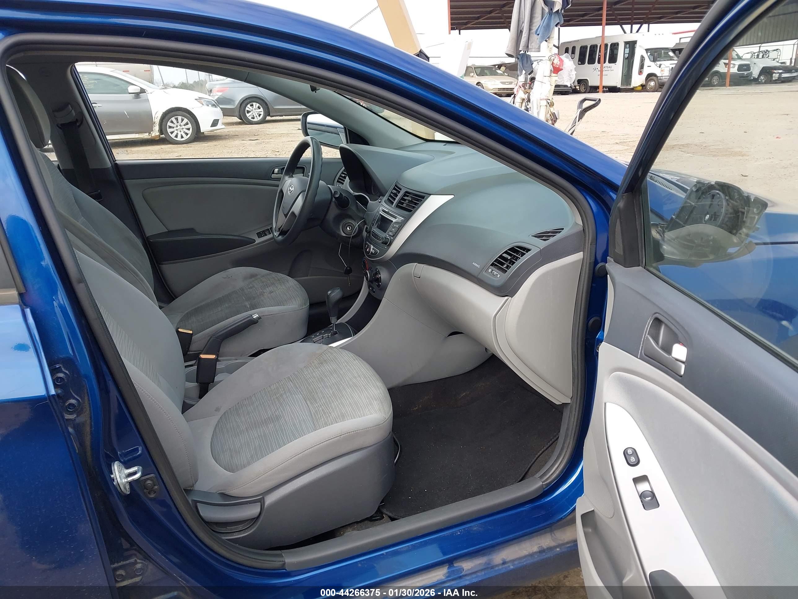 HYUNDAI ACCENT image 5