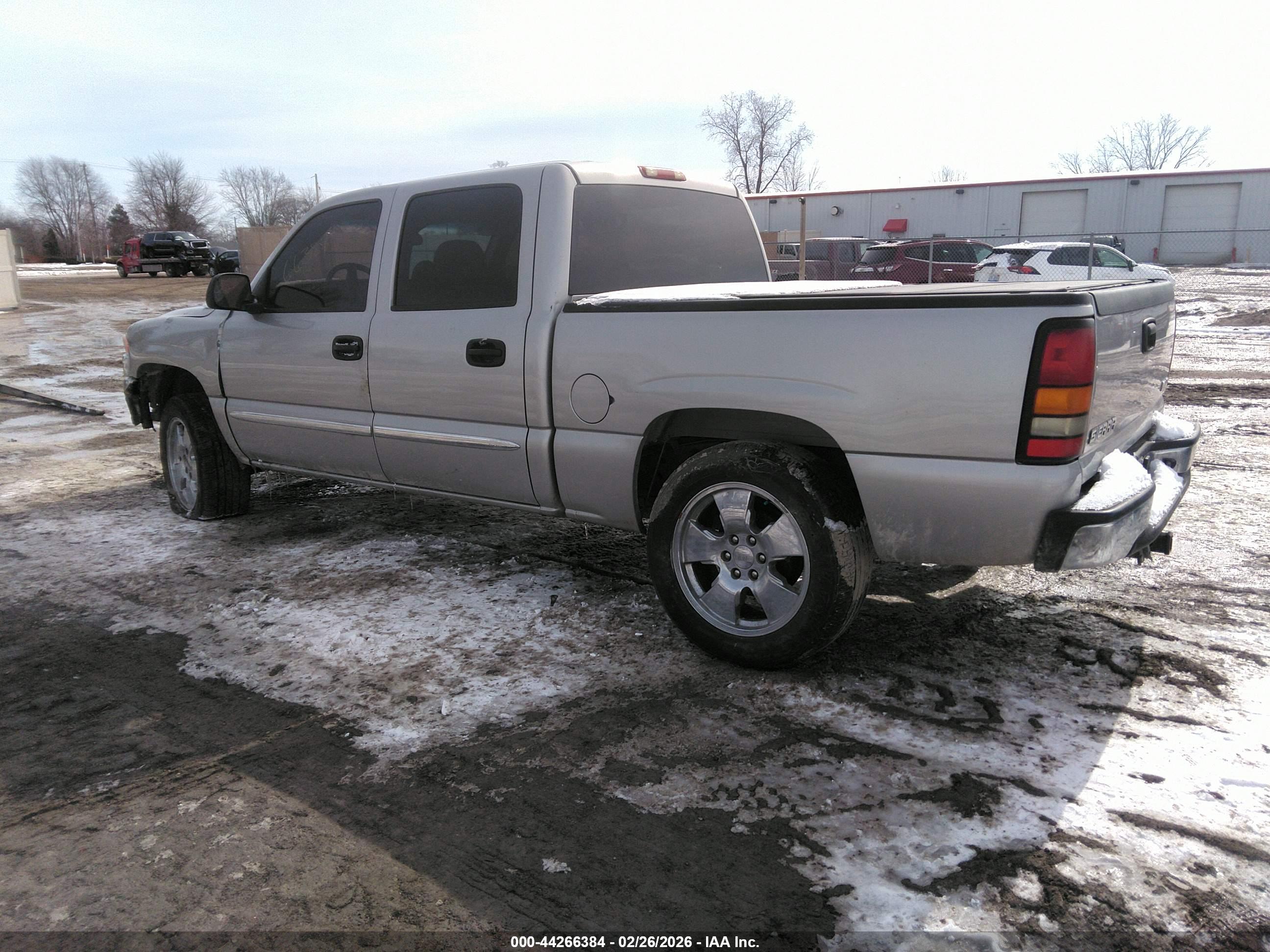 GMC SIERRA image 3