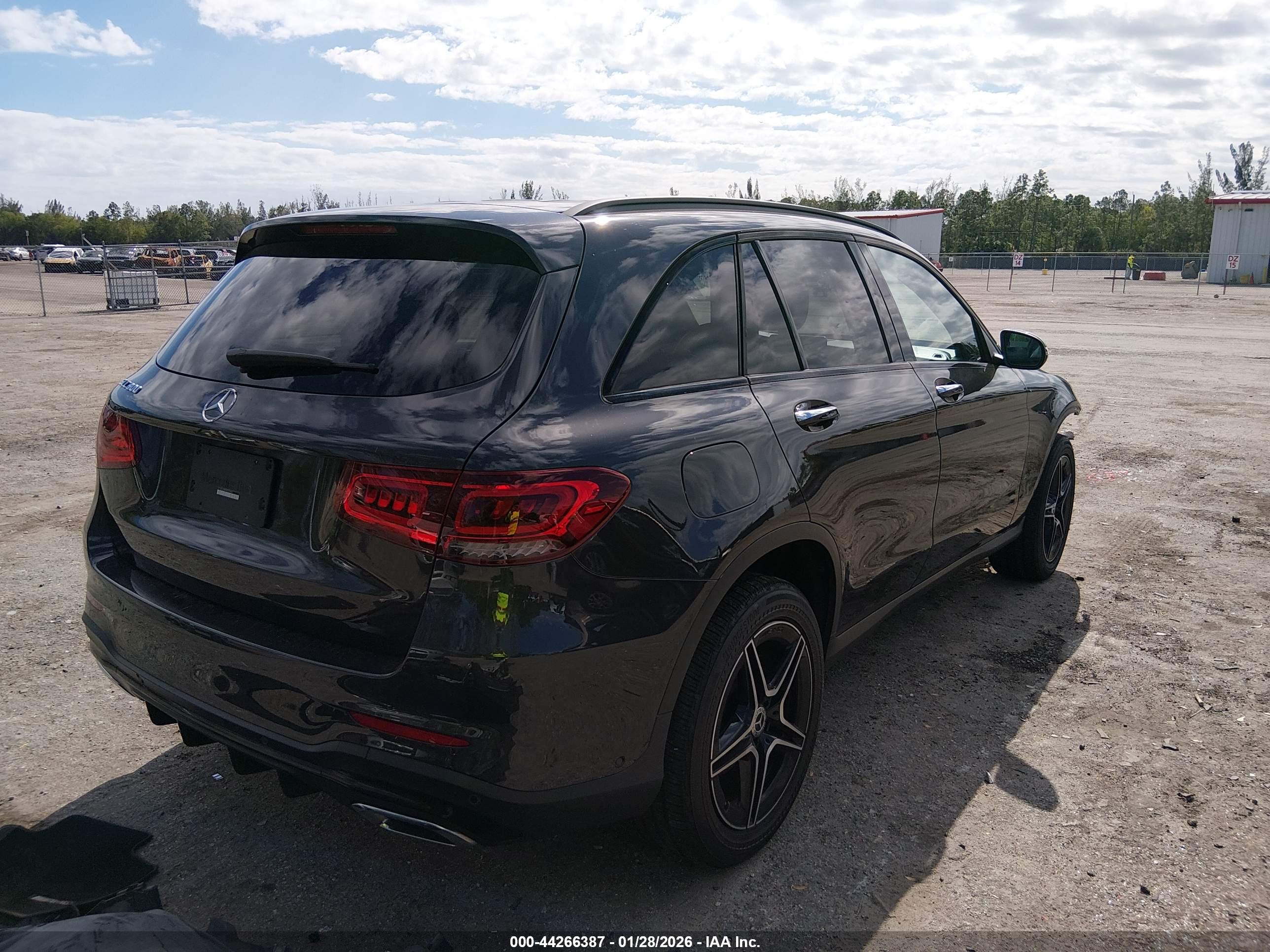 MERCEDES-BENZ GLC image 4
