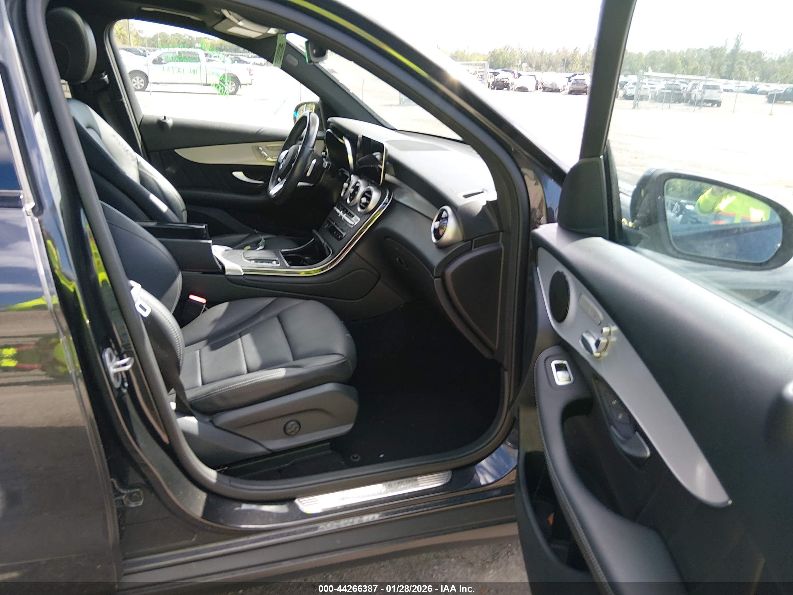 MERCEDES-BENZ GLC image 5