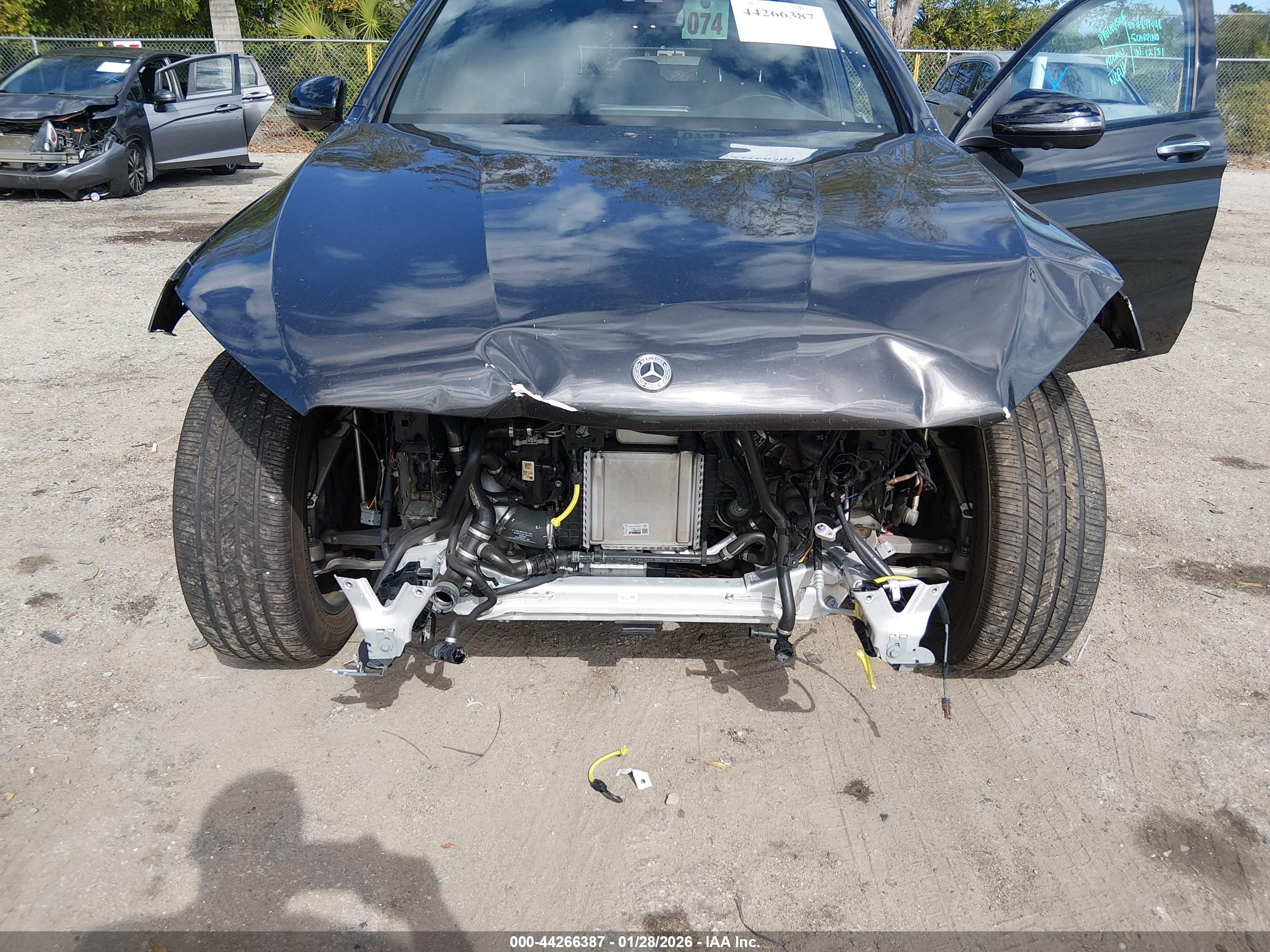 MERCEDES-BENZ GLC image 6