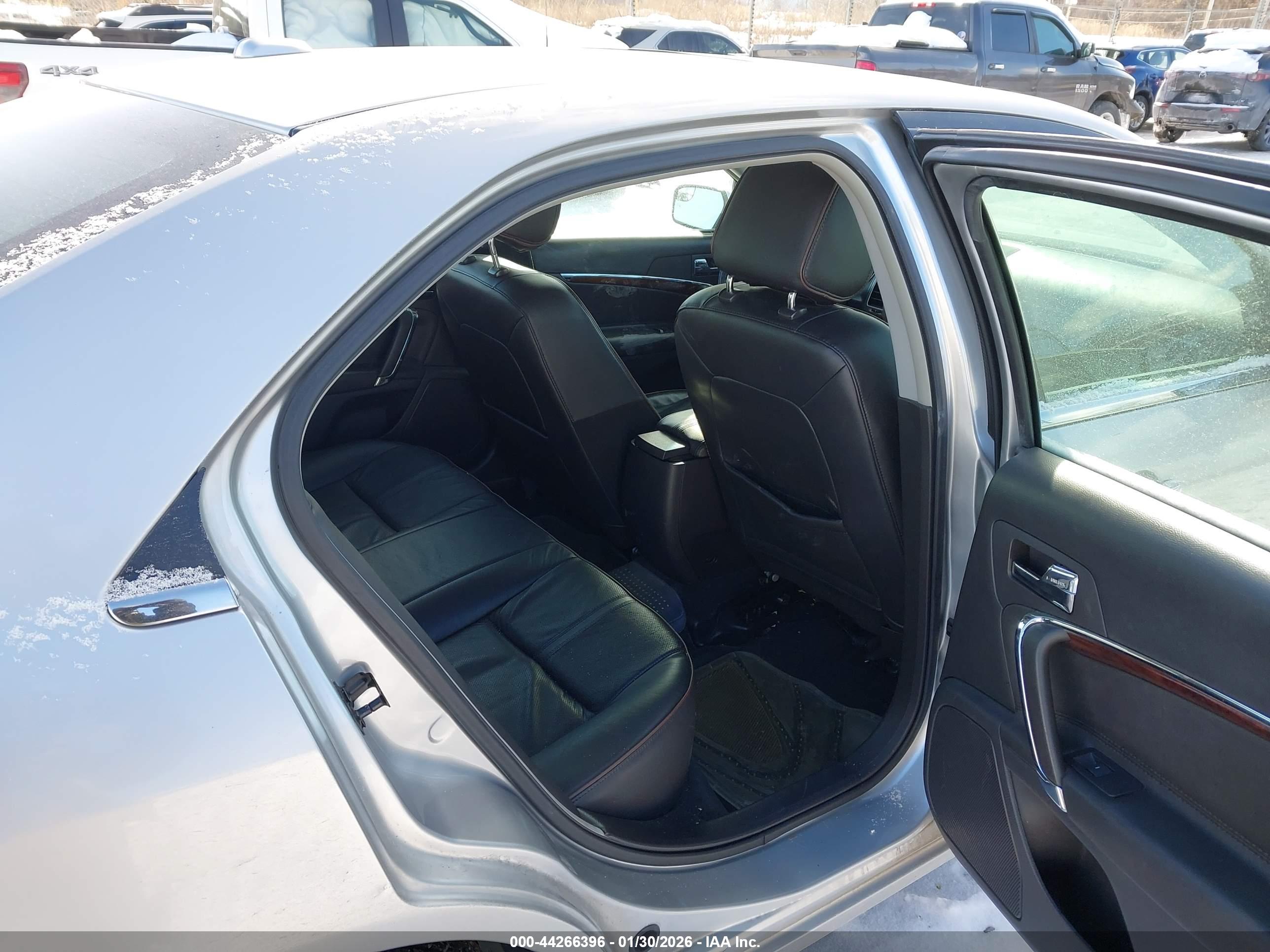 LINCOLN MKZ image 8