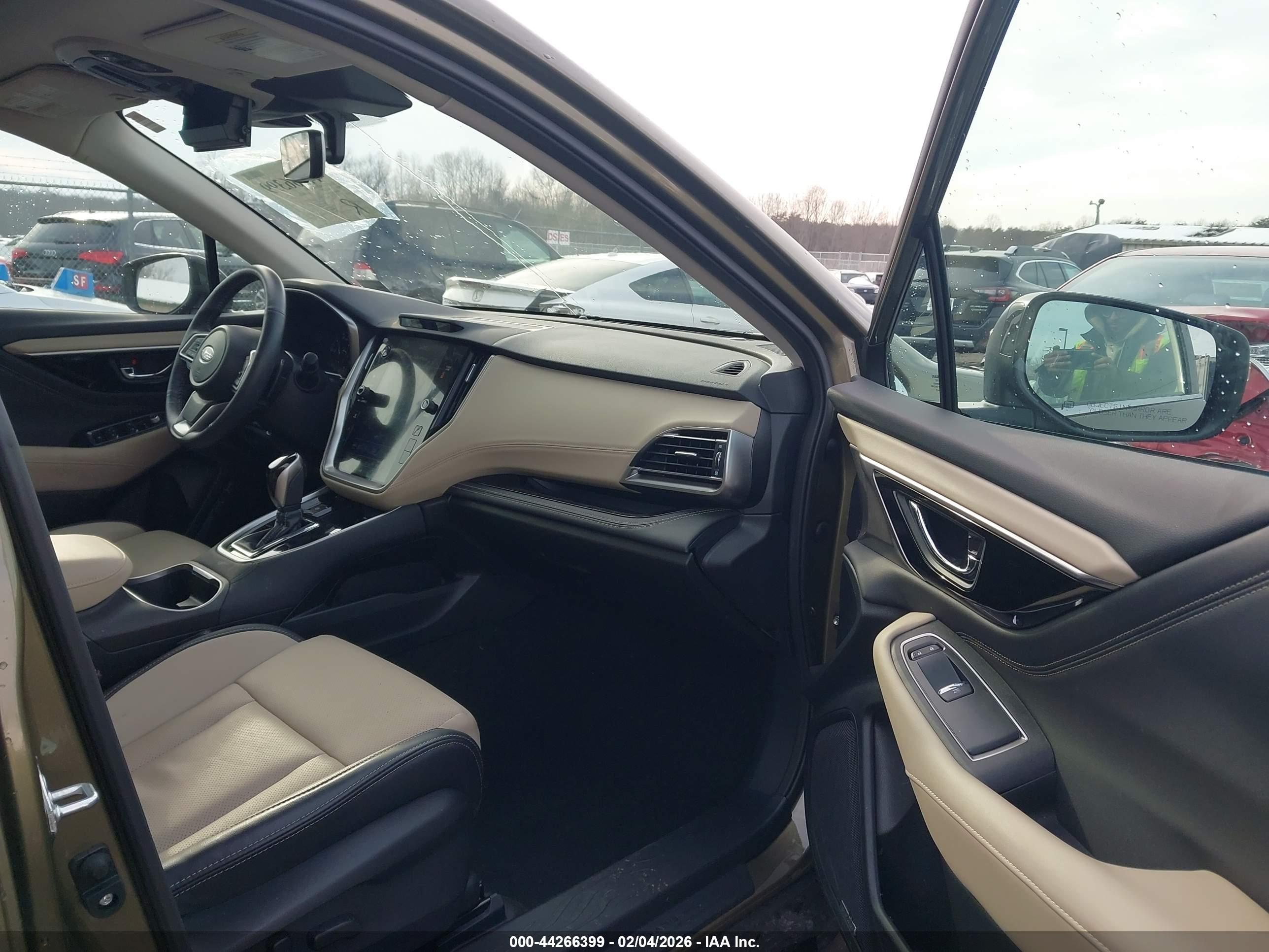 SUBARU OUTBACK image 5