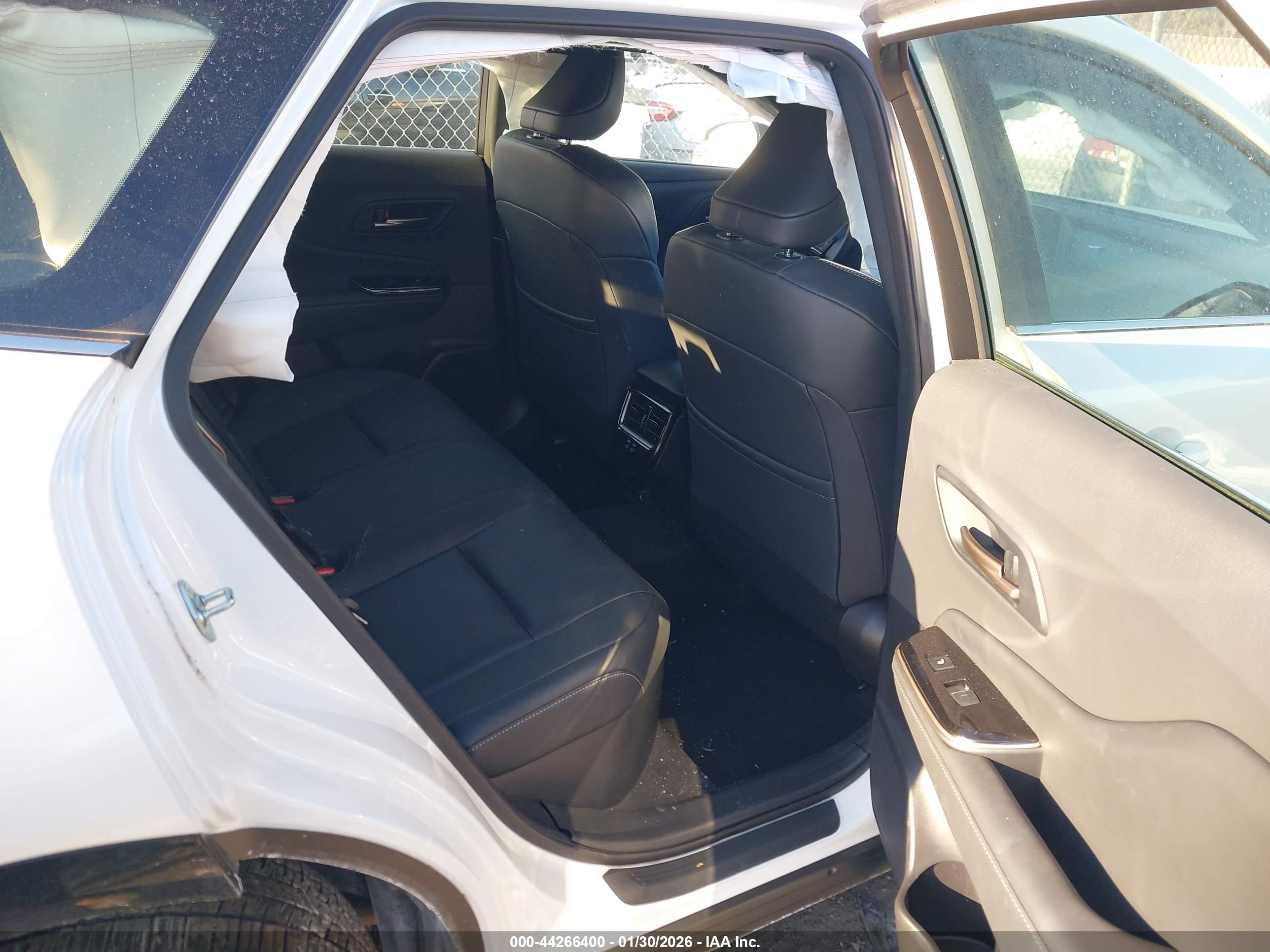 TOYOTA CROWN image 8