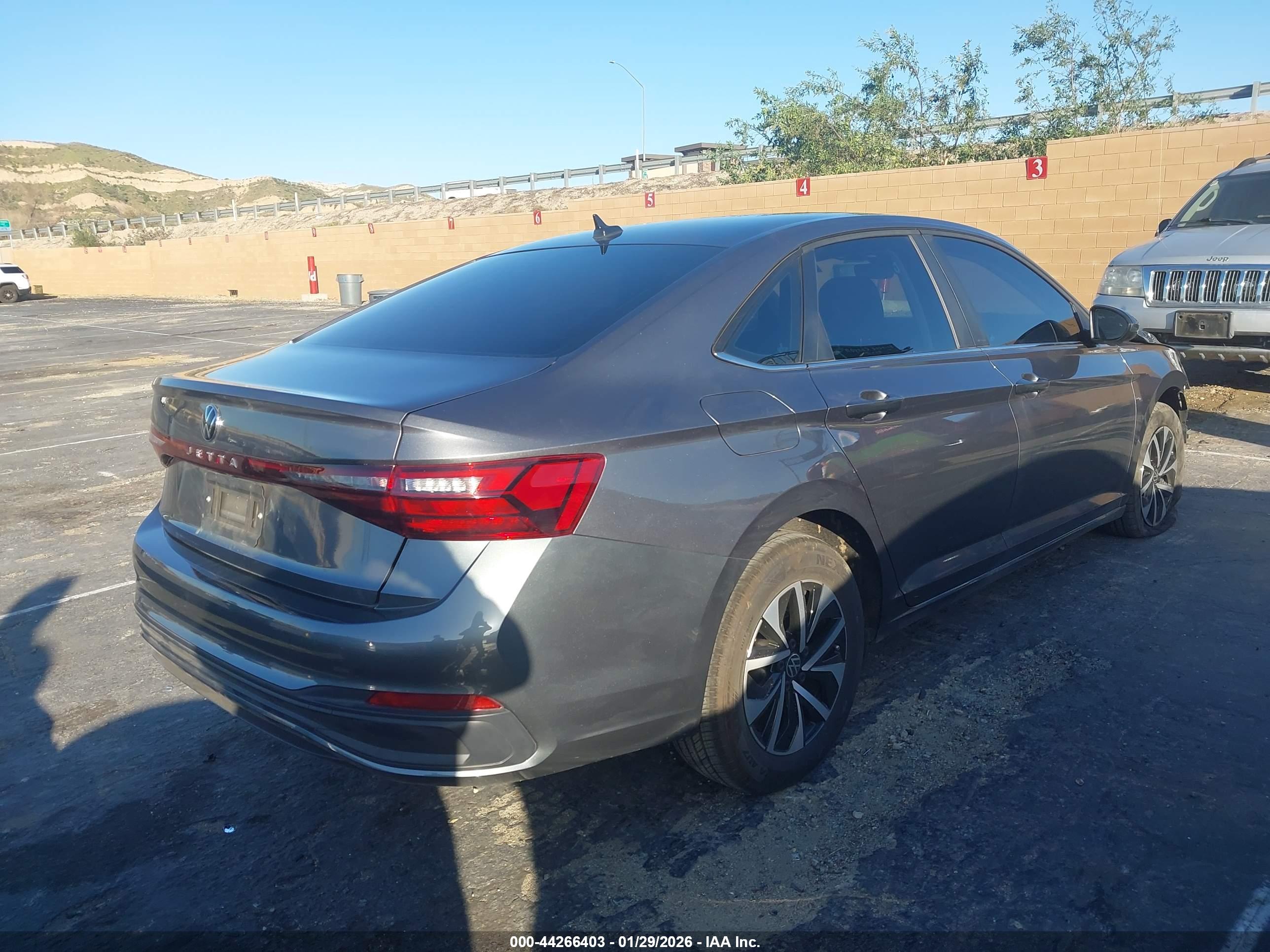 VOLKSWAGEN JETTA image 4
