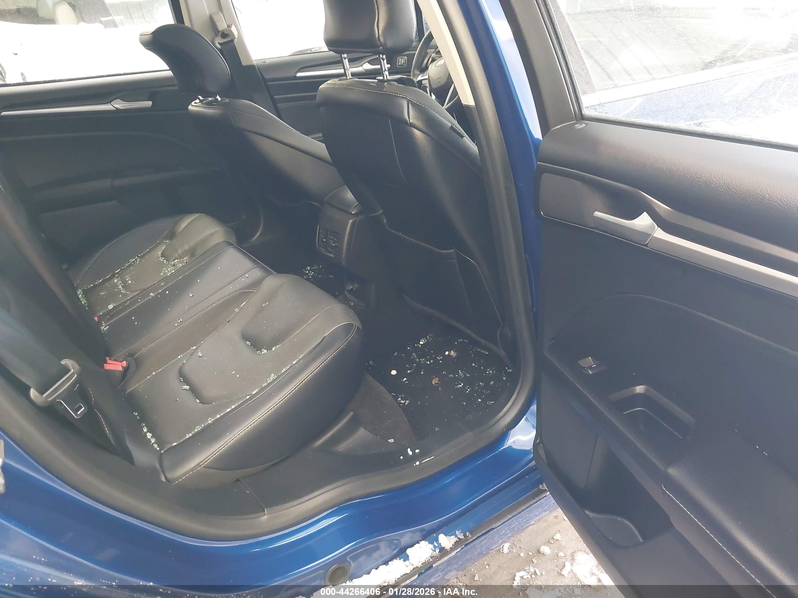 FORD FUSION image 8