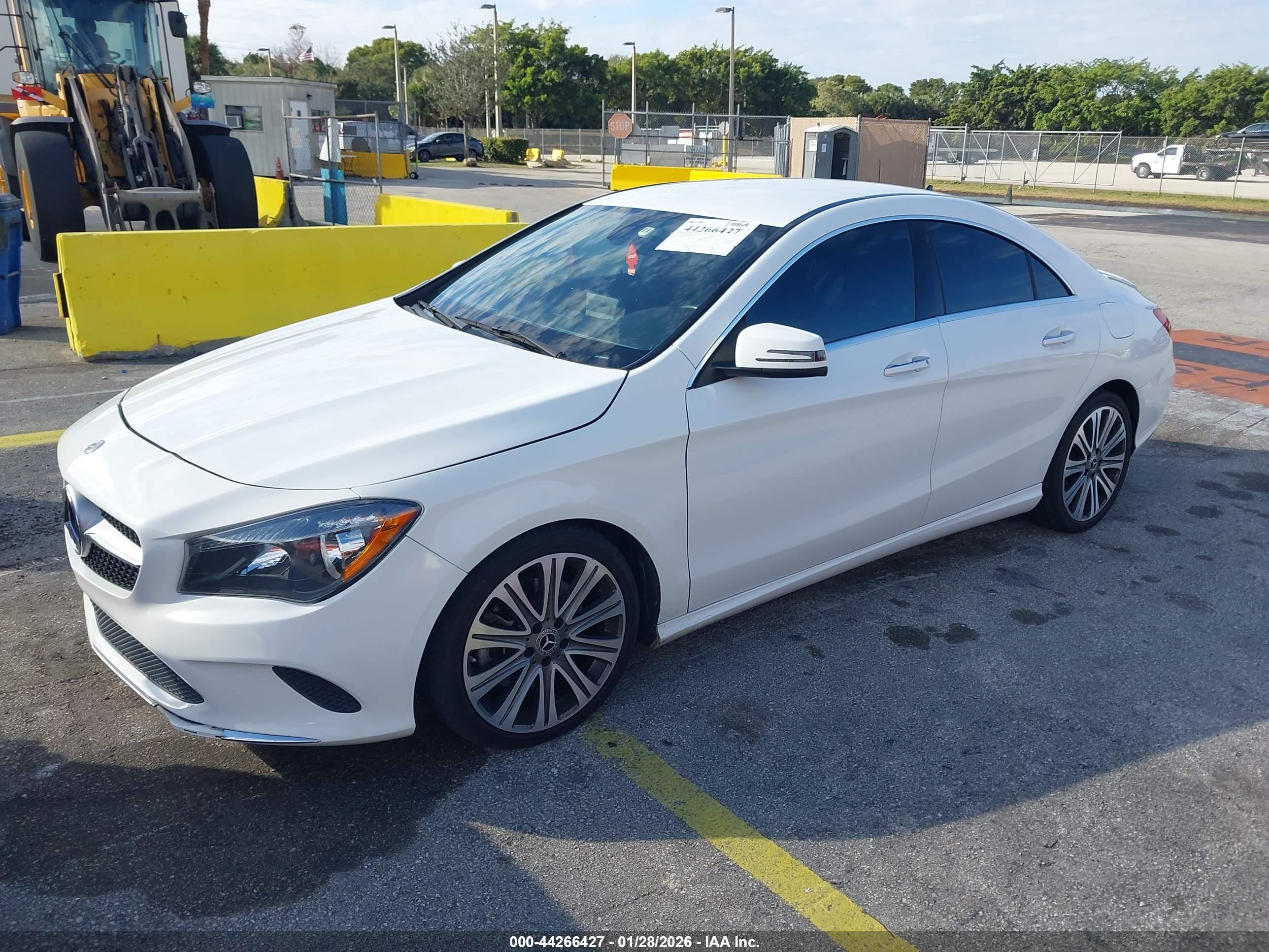 MERCEDES-BENZ CLA image 2