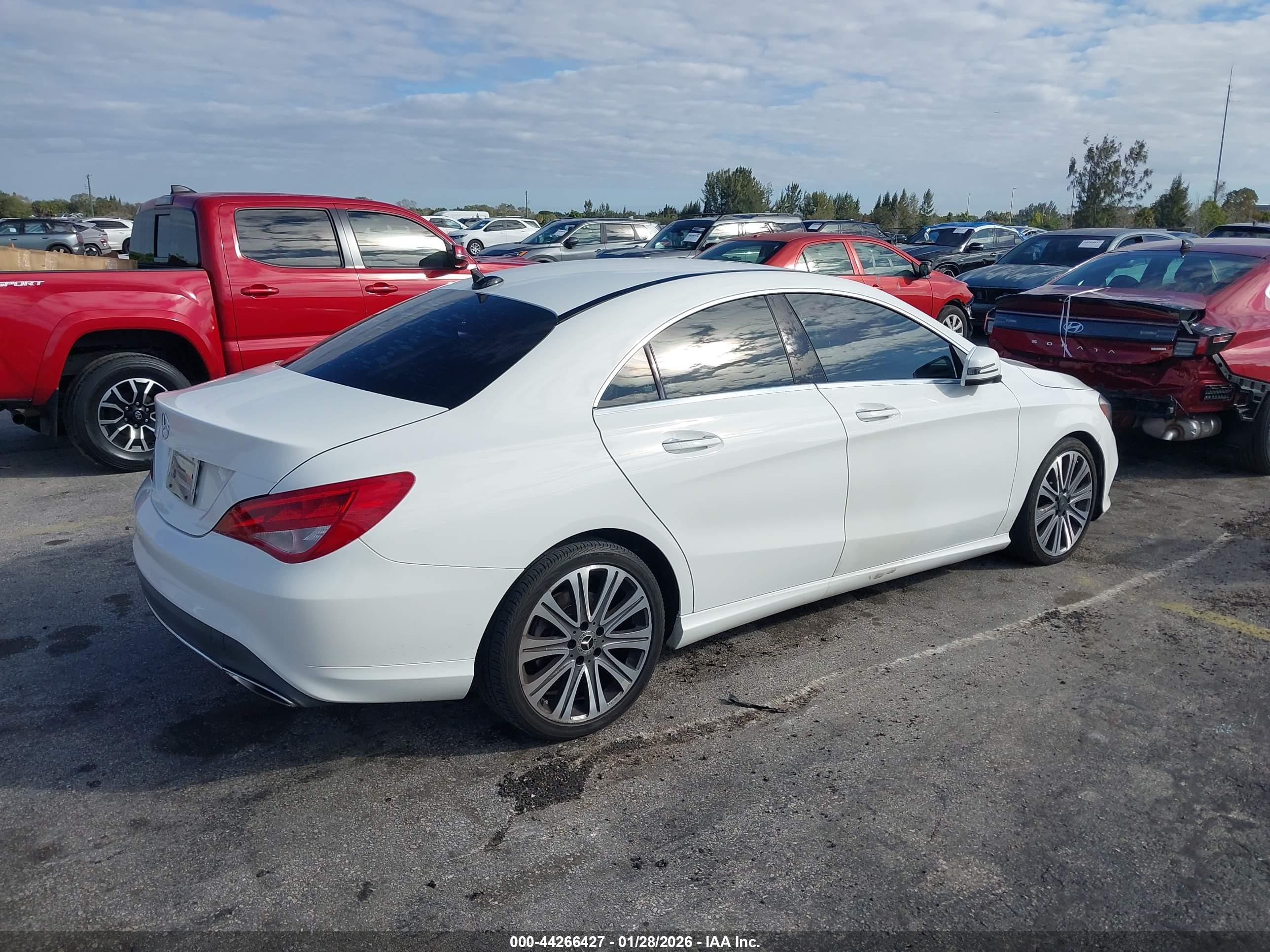 MERCEDES-BENZ CLA image 4