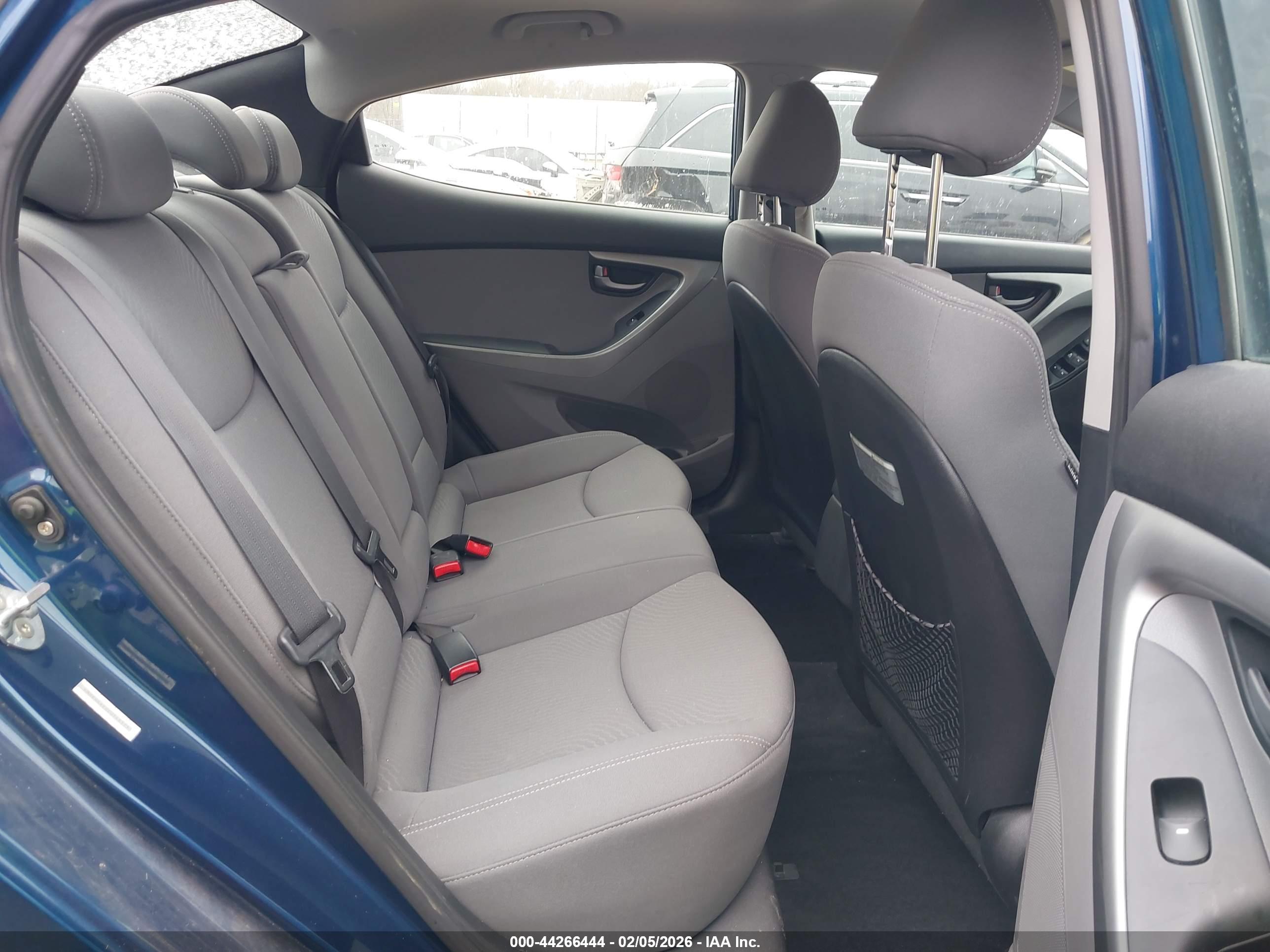 HYUNDAI ELANTRA image 8