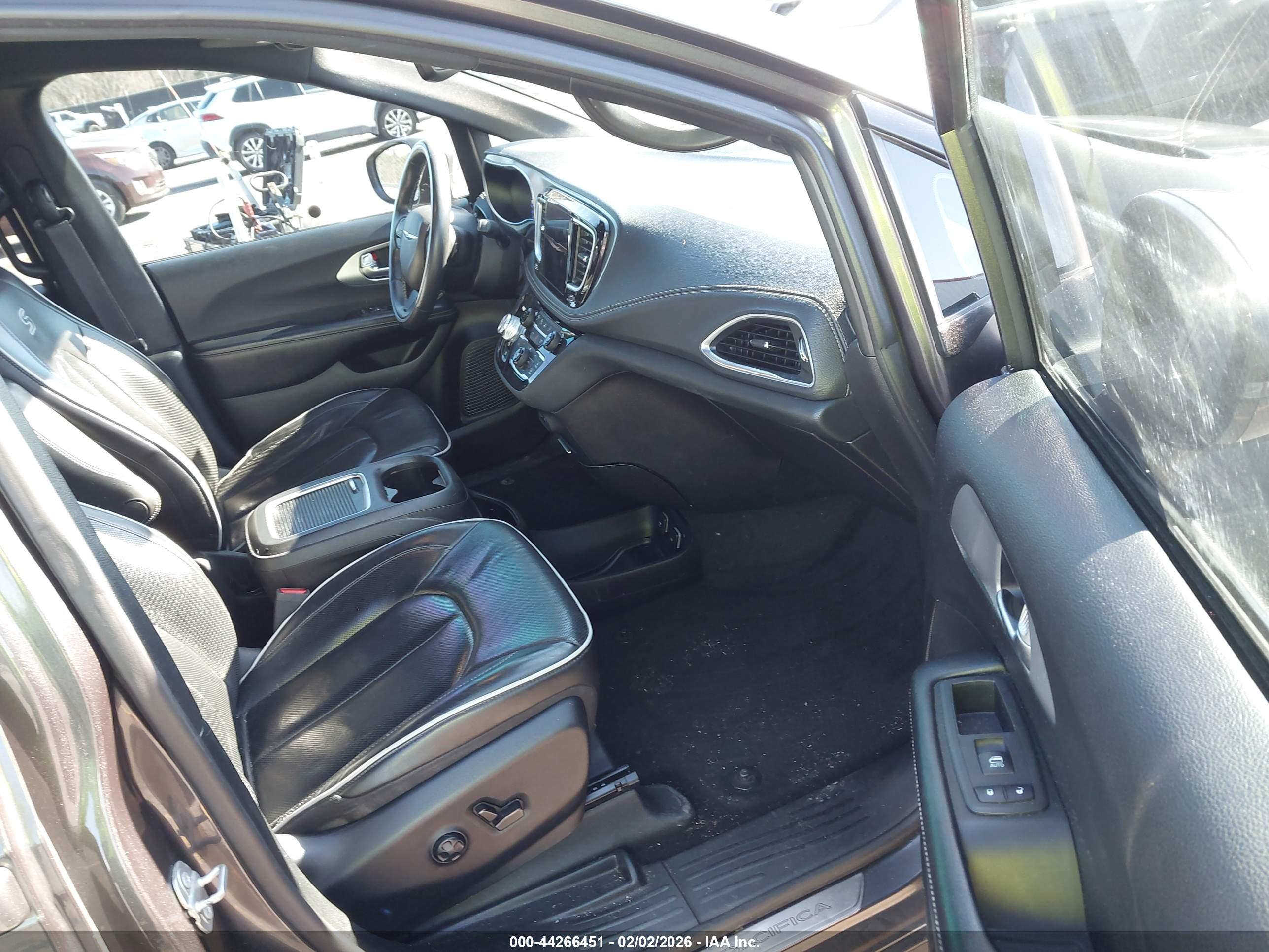 CHRYSLER PACIFICA image 5
