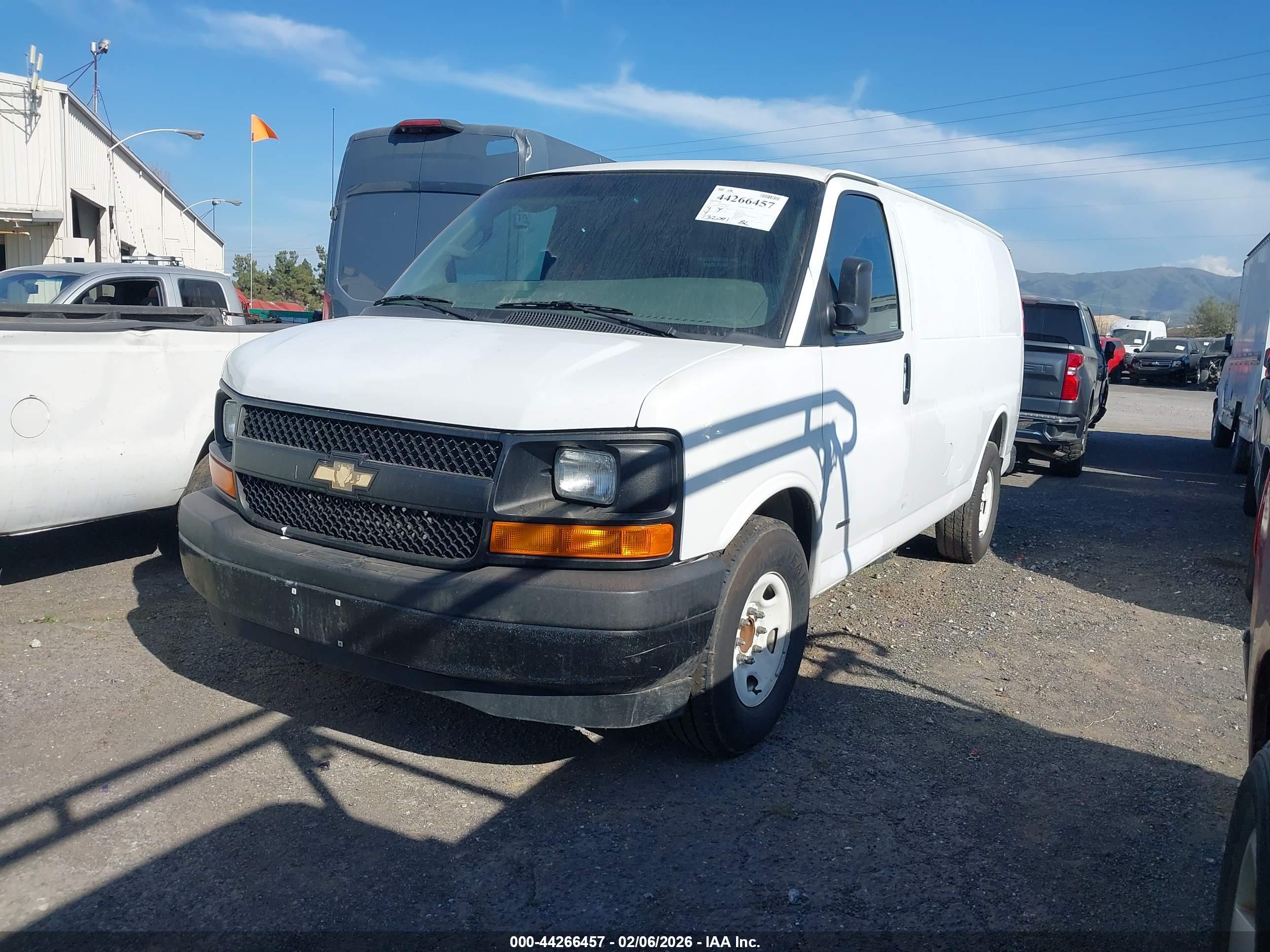 CHEVROLET EXPRESS image 2