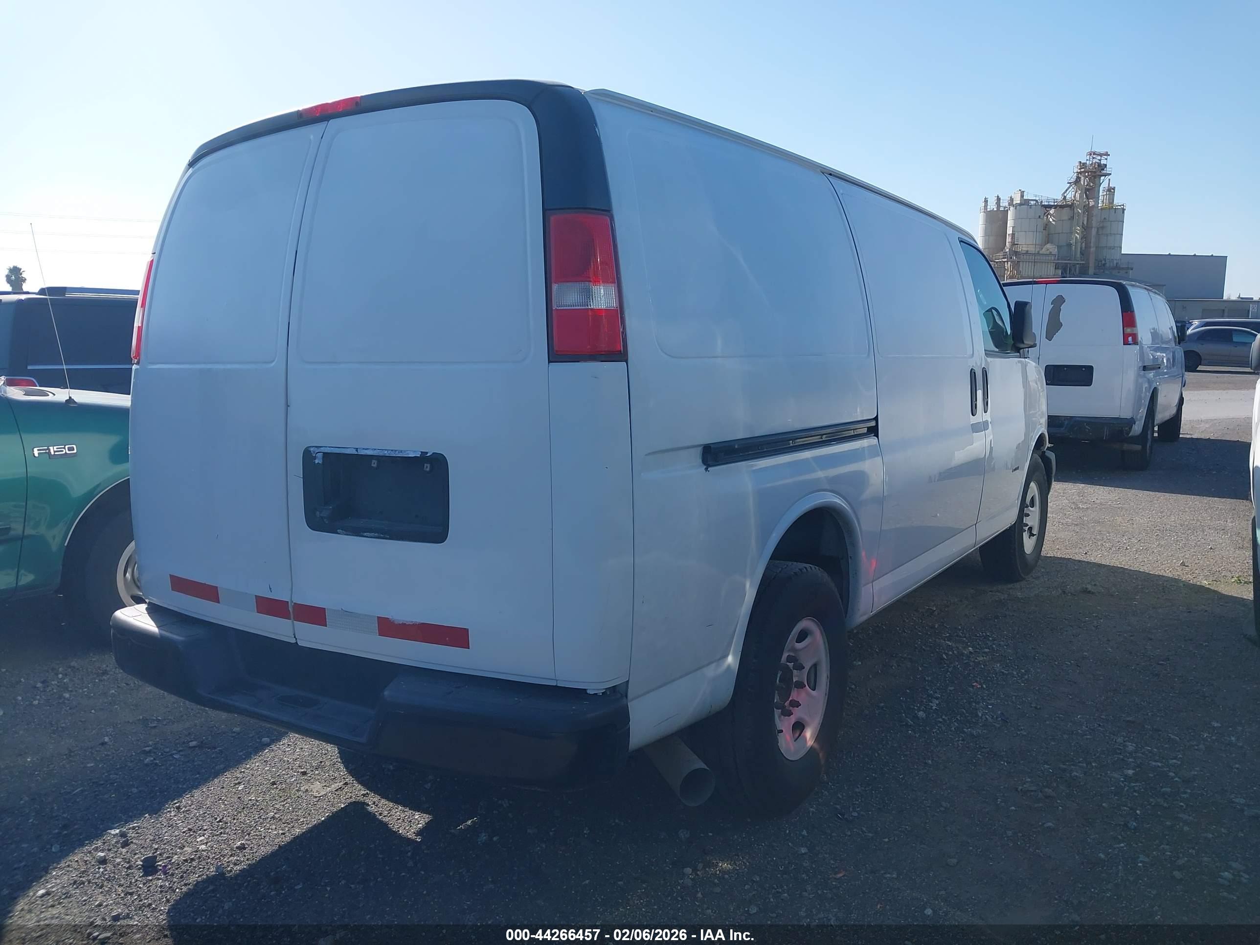 CHEVROLET EXPRESS image 4