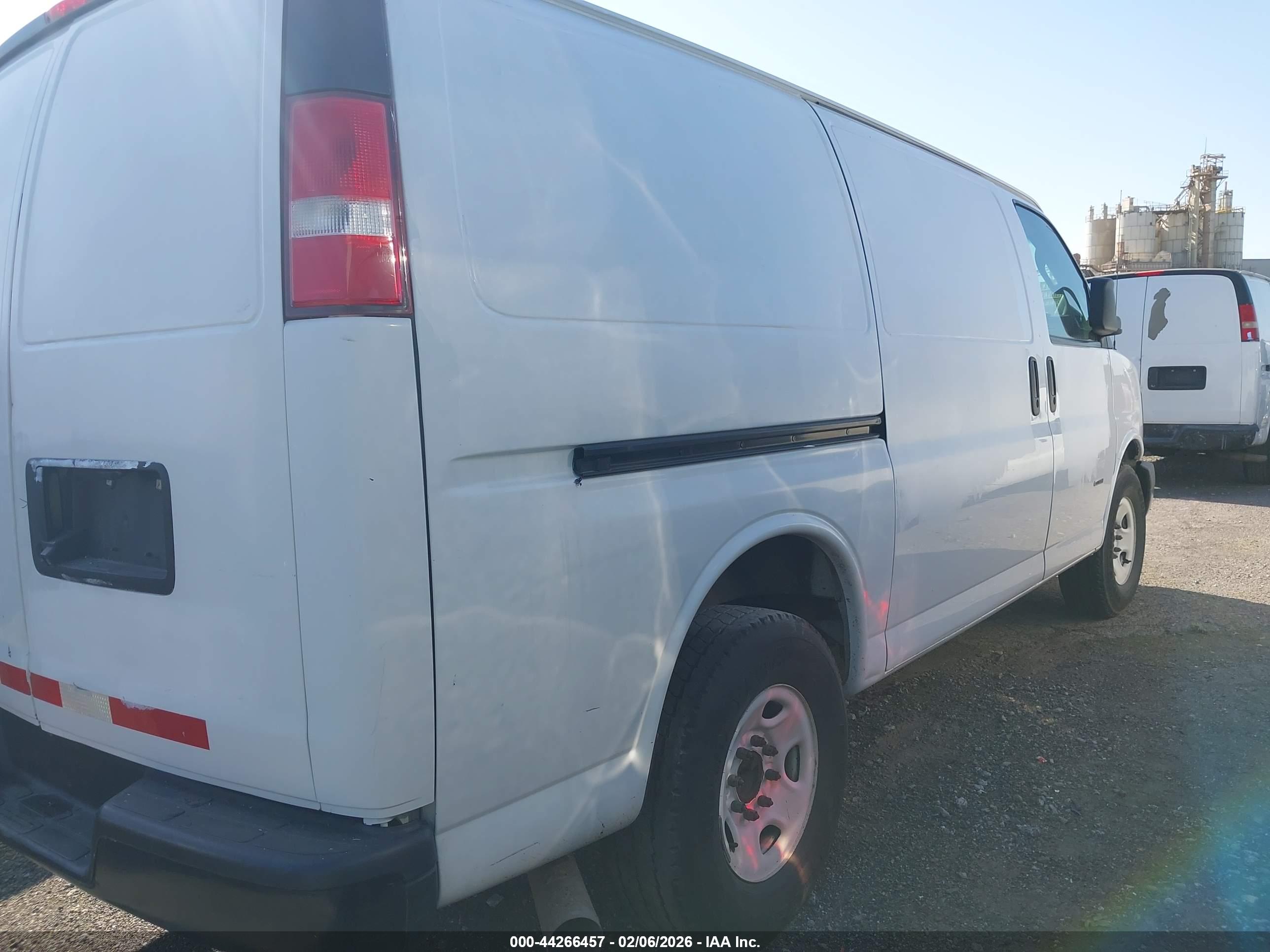 CHEVROLET EXPRESS image 6