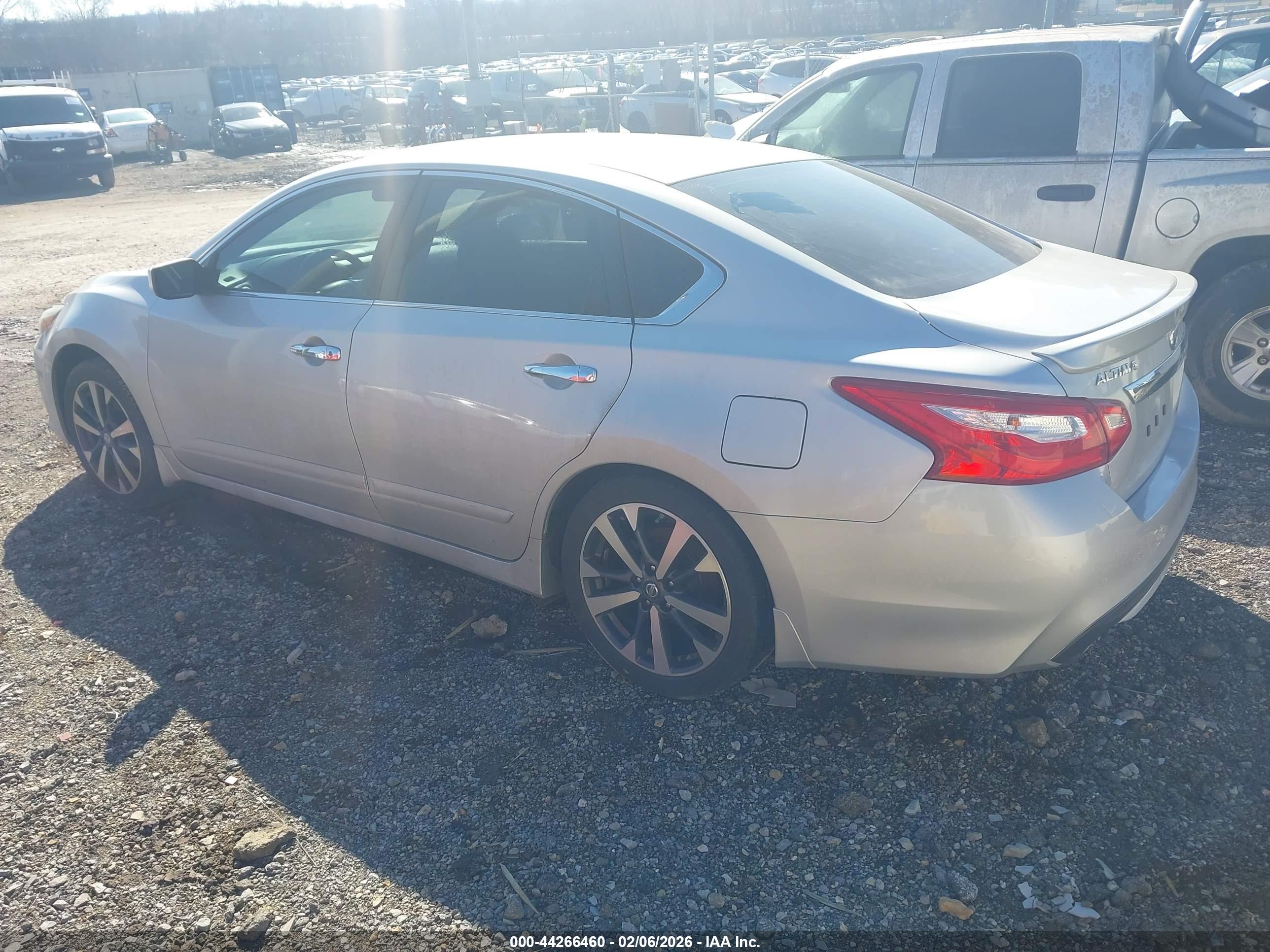 NISSAN ALTIMA image 3