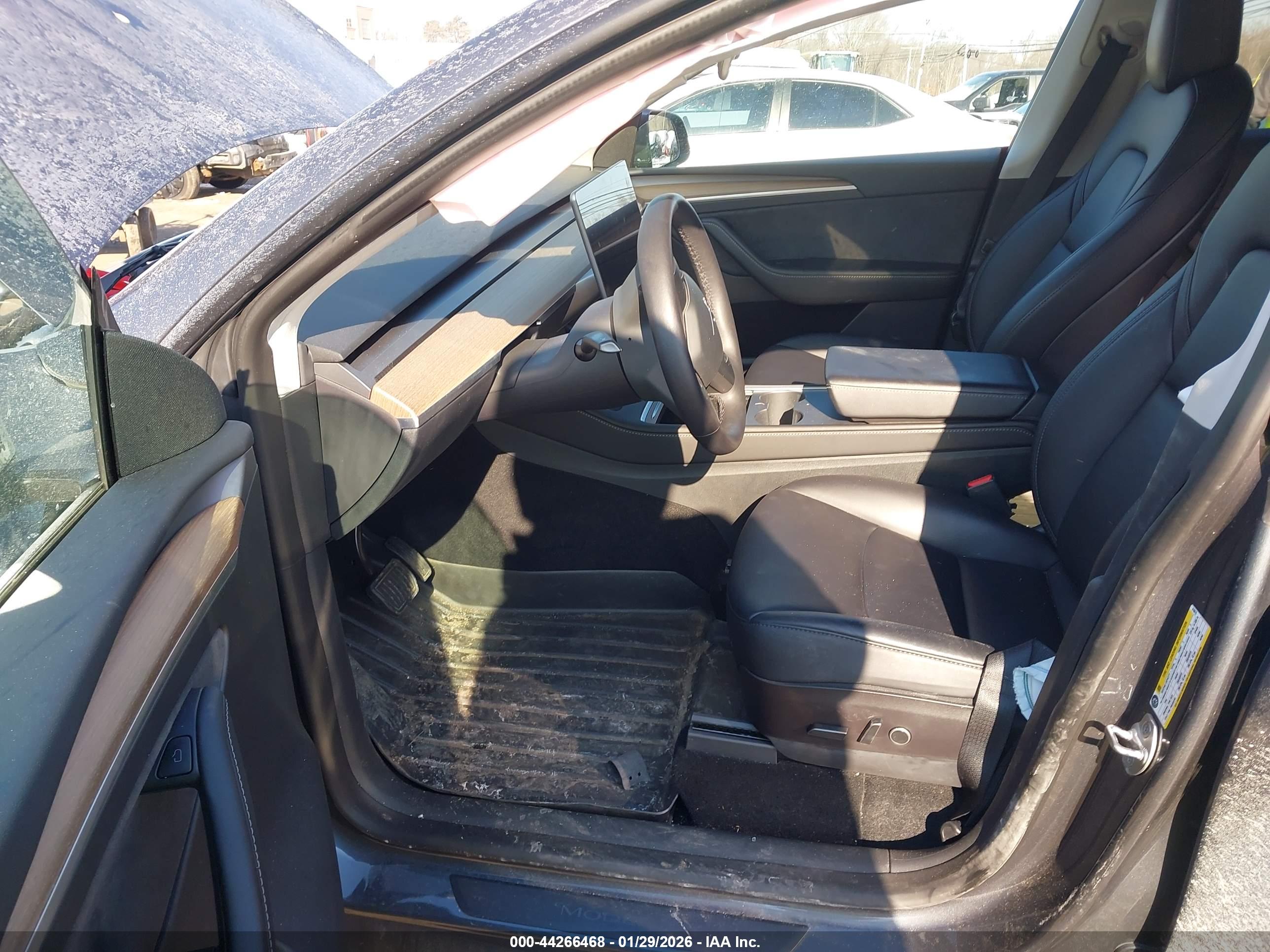 TESLA MODEL image 5