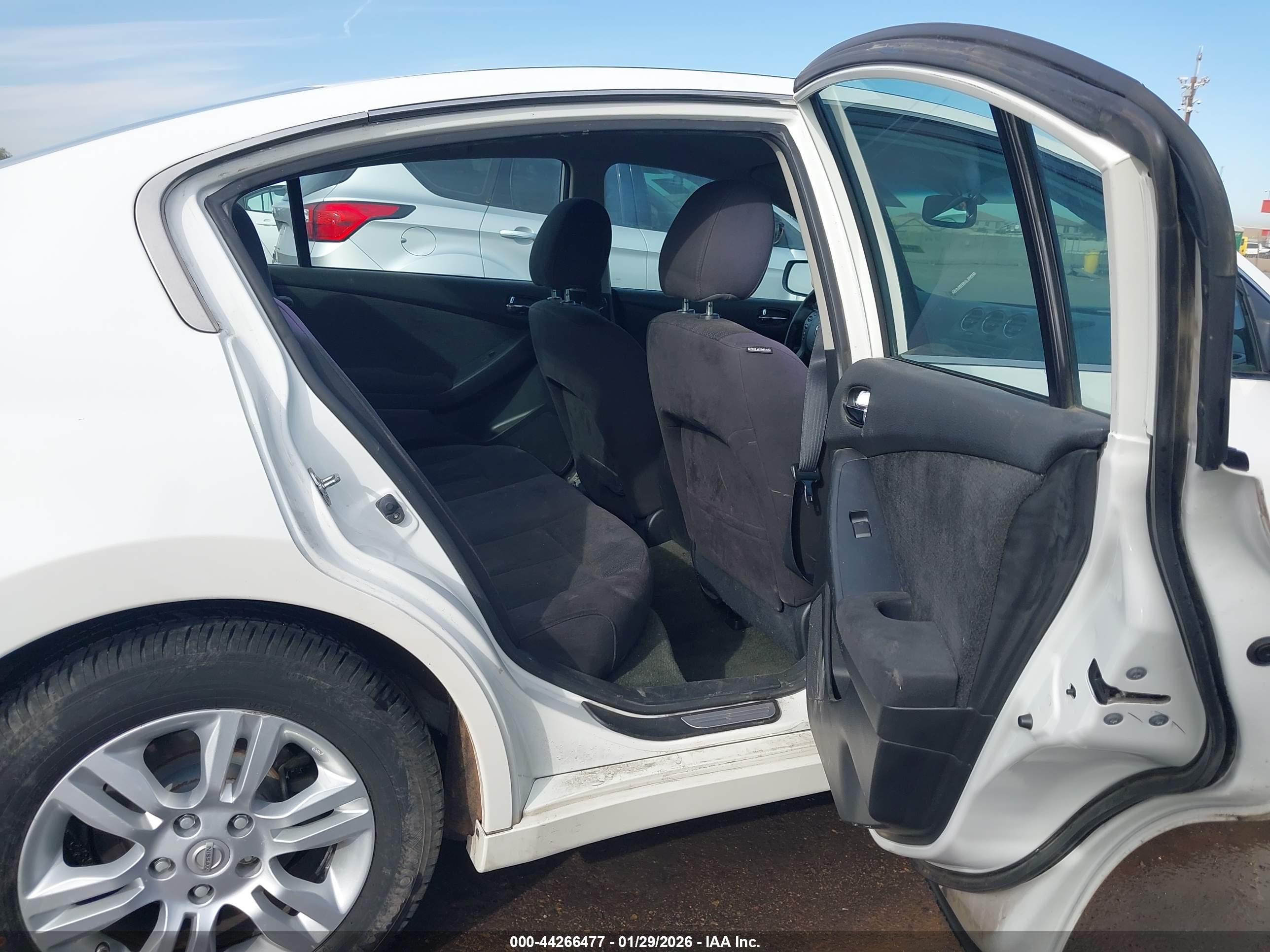 NISSAN ALTIMA image 8