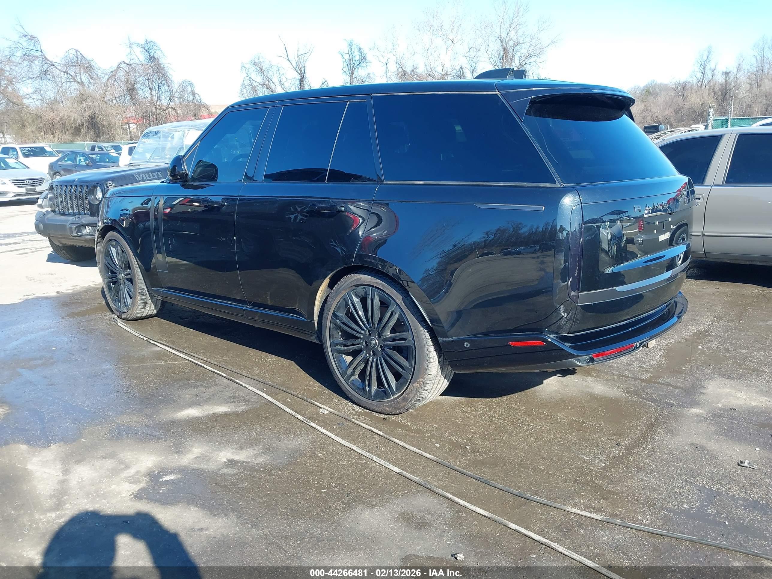 LAND ROVER image 3