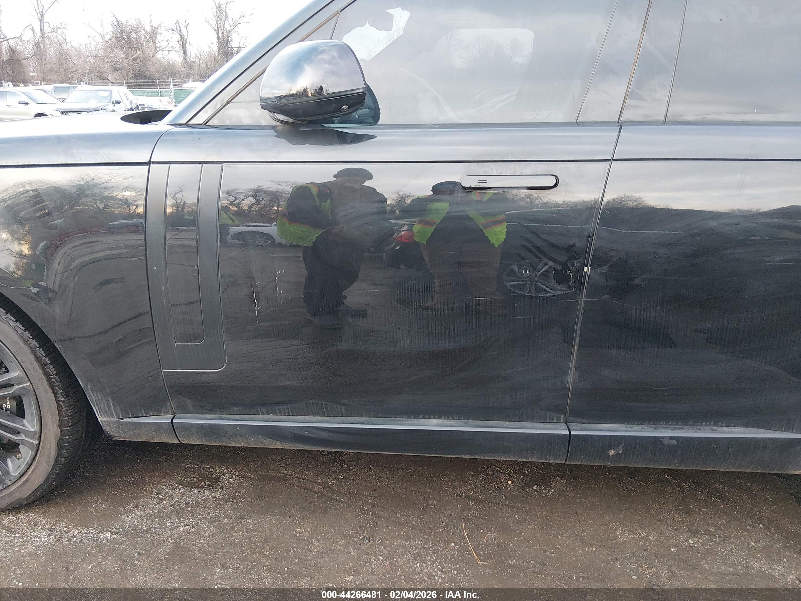 LAND ROVER image 6