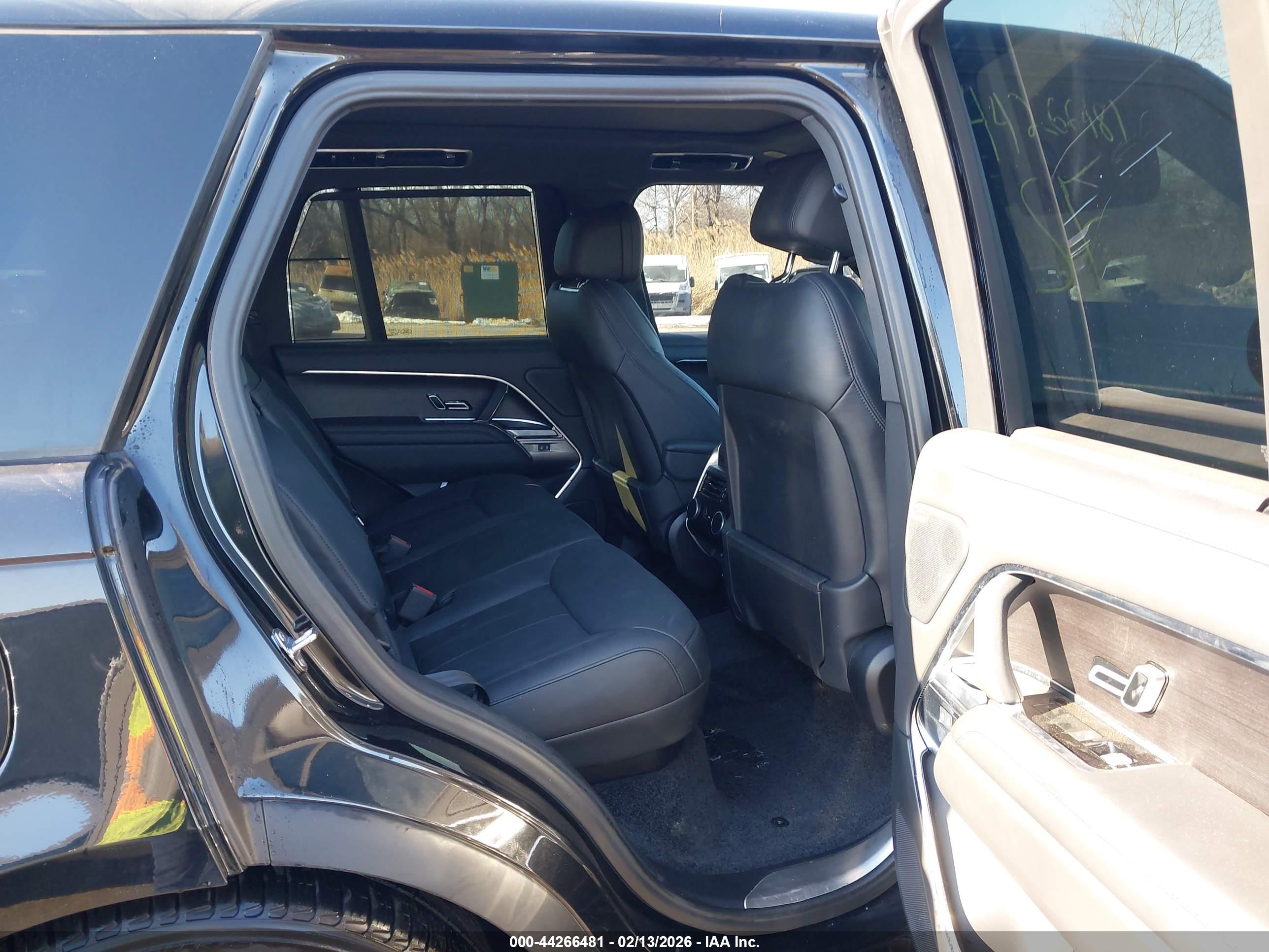 LAND ROVER image 8
