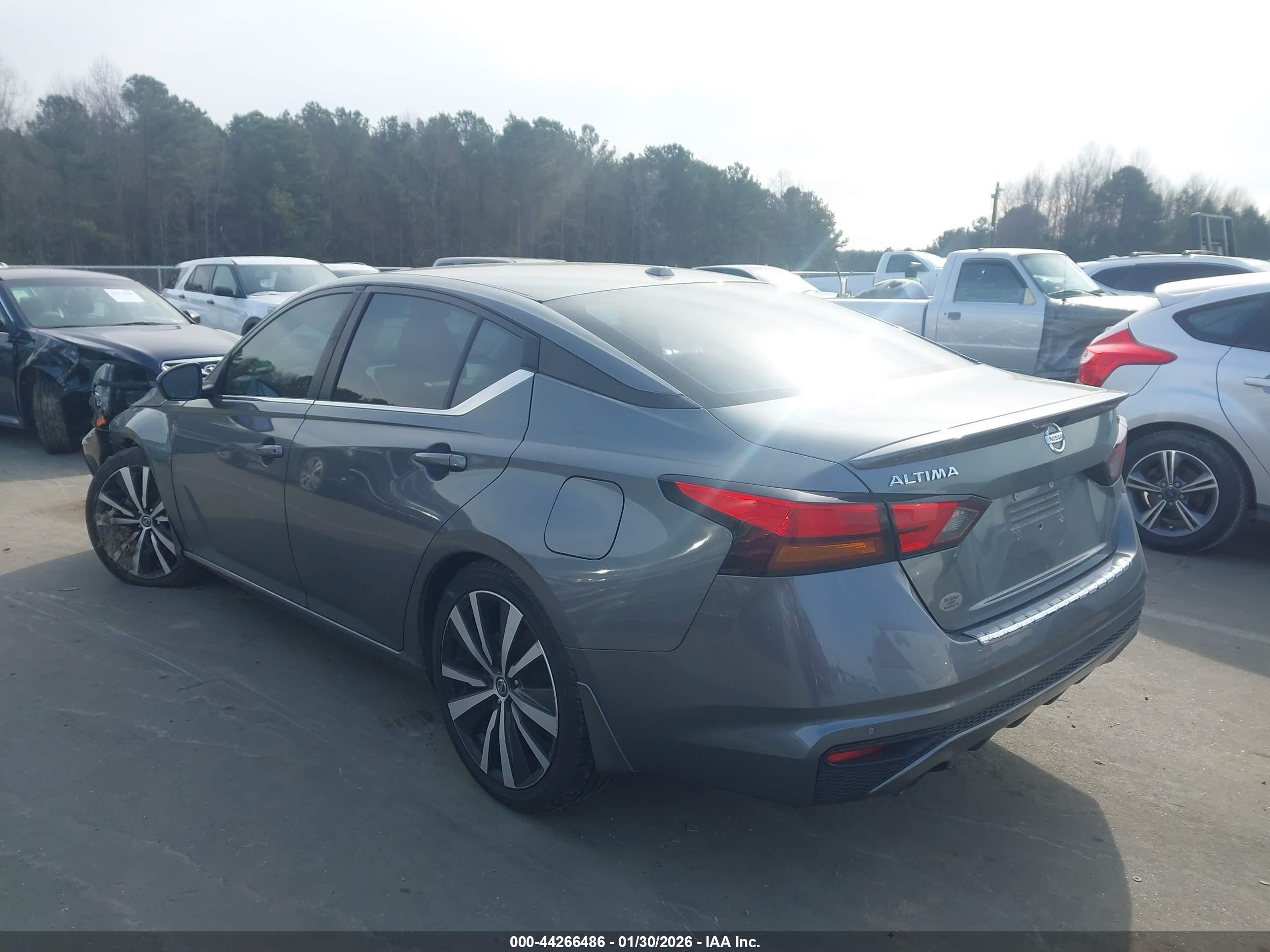 NISSAN ALTIMA image 3