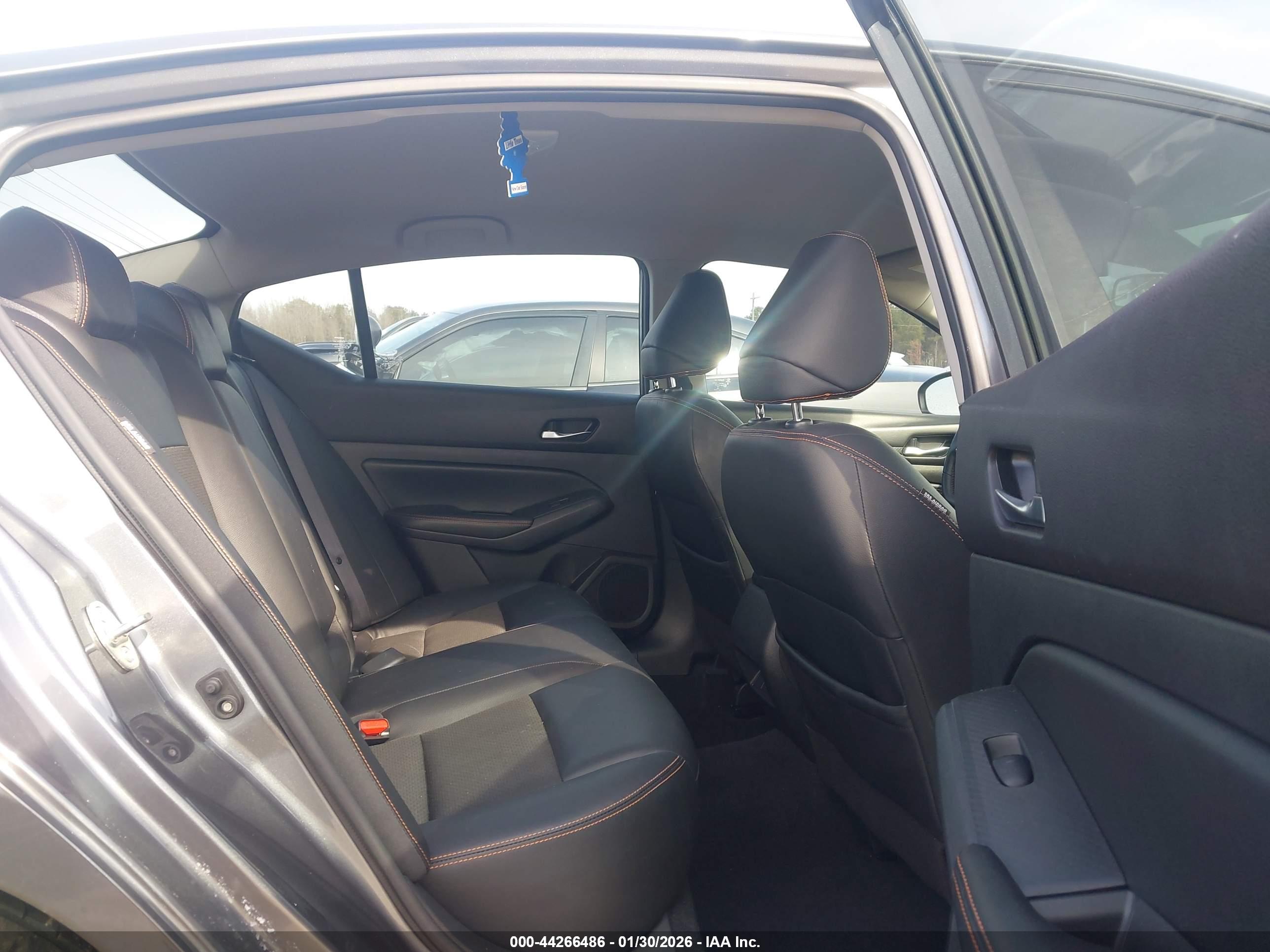 NISSAN ALTIMA image 8