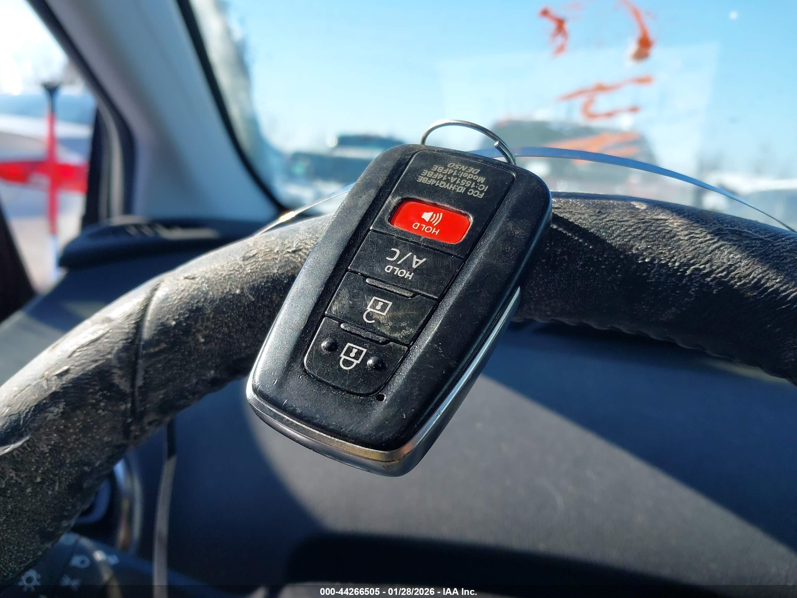 TOYOTA PRIUS image 11