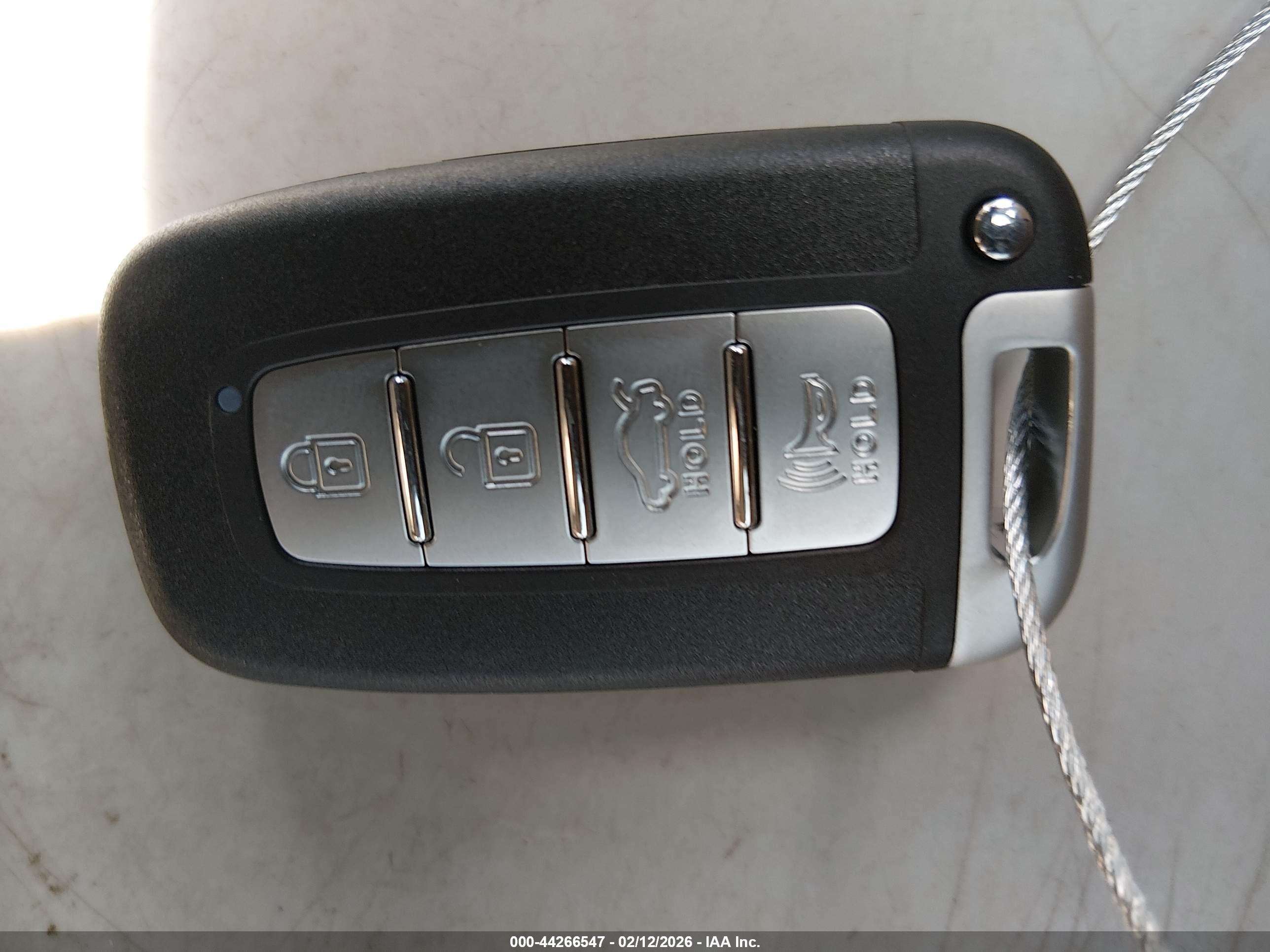 HYUNDAI GENESIS image 11
