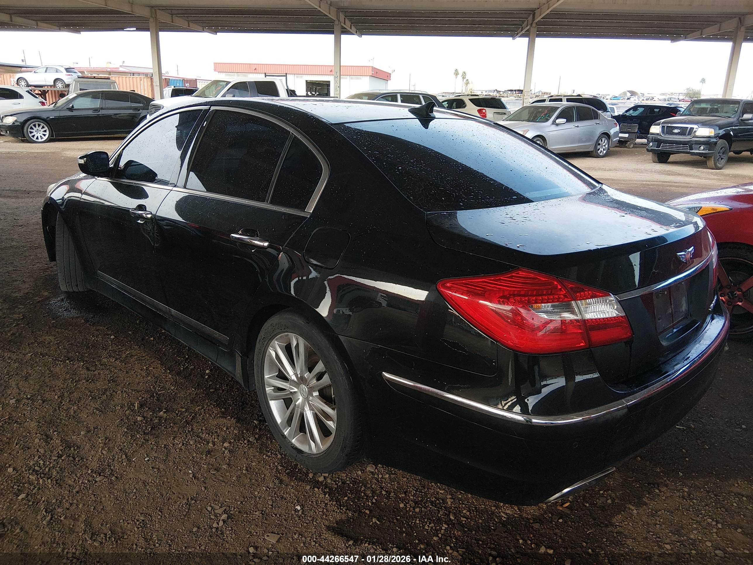 HYUNDAI GENESIS image 3